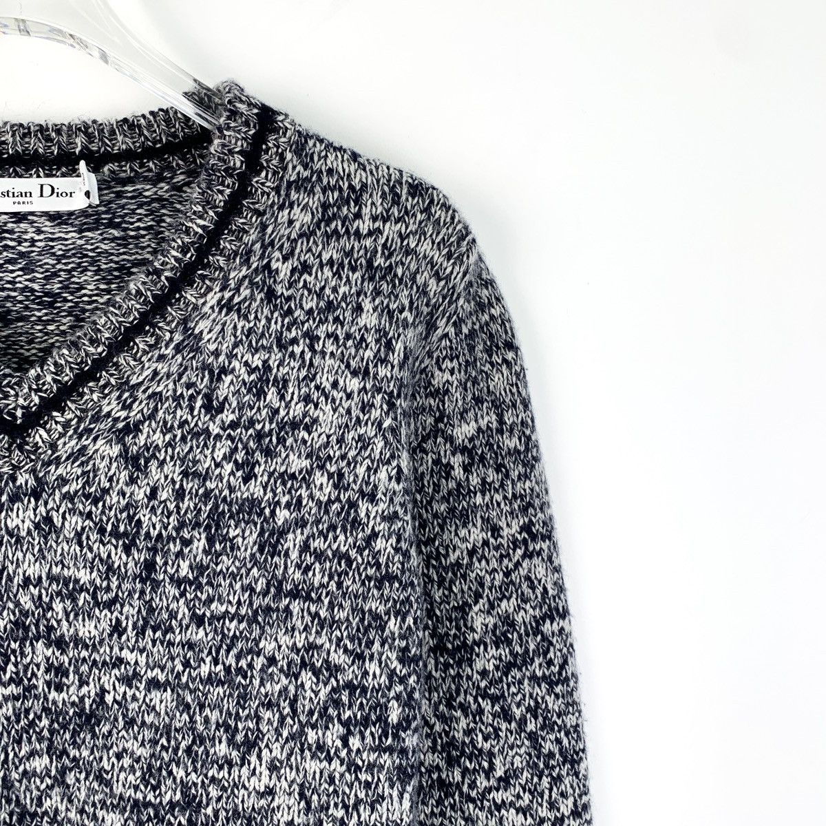 Dior Christian Dior Grey Intarsia Wool V-neck Knit Sweater K26WX Size XXS / US 00 / IT 34 - 3 Thumbnail
