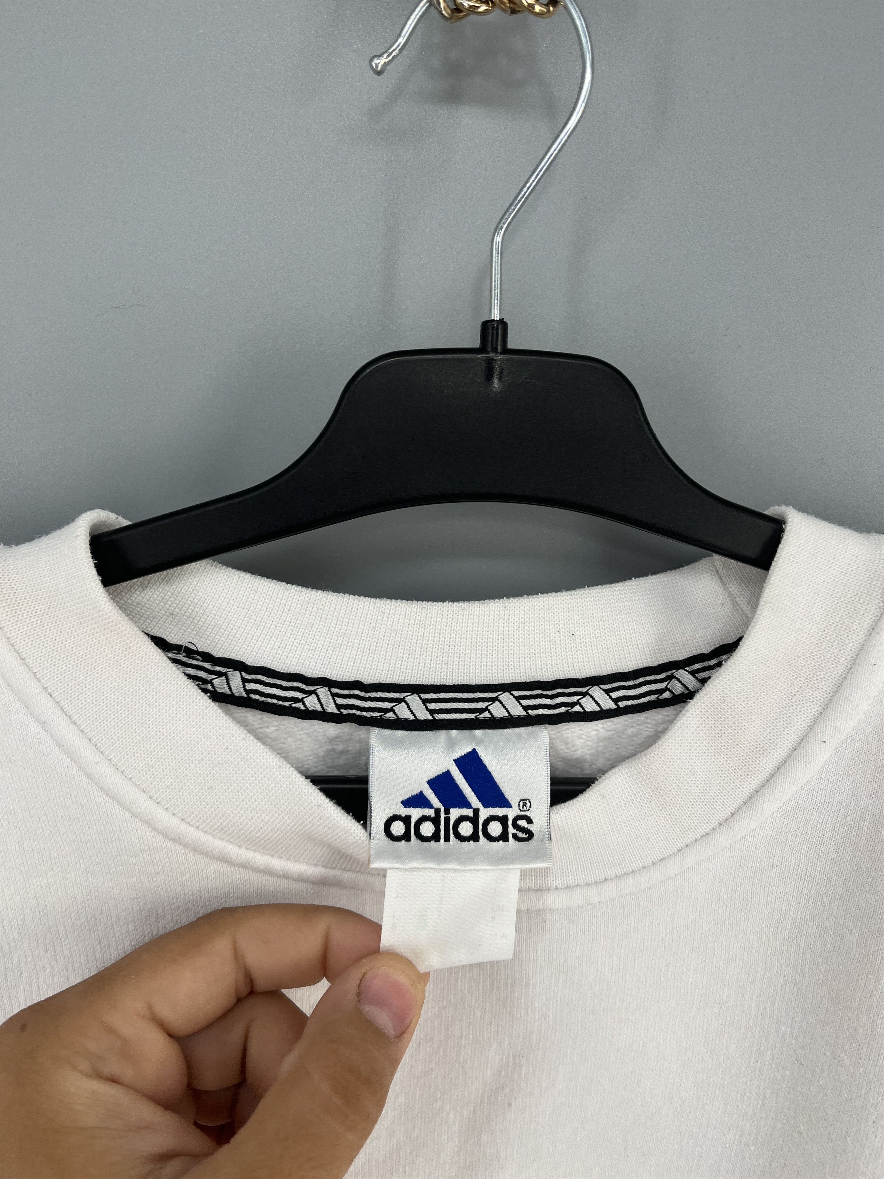 Adidas Vintage Adidas White Embroidery Logos Sweatshirt Crazy Style Size US XL / EU 56 / 4 - 7 Thumbnail