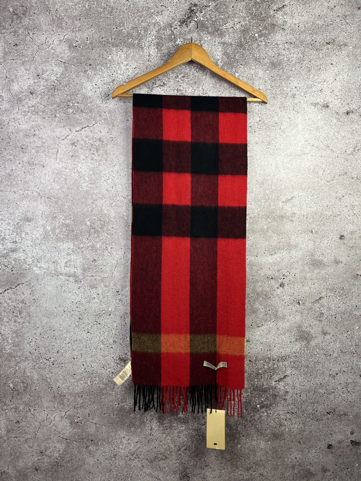 Burberry Giant Check Cashmere Scarf Camel Check Size ONE SIZE - 3 Thumbnail