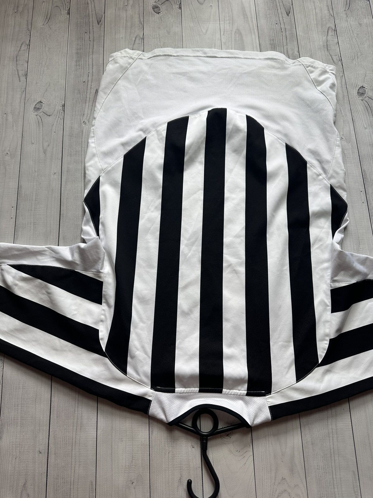 Nike × Vintage Vintage Nike Juventus soccer jersey size M striped Size US M / EU 48-50 / 2 - 8 Thumbnail