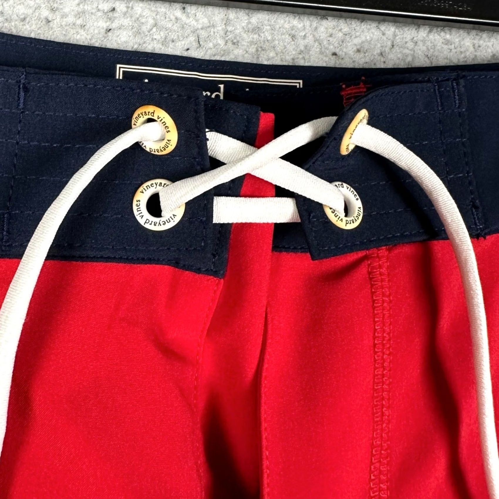 Vineyard Vines Vineyard Vines Board Shorts Men 36 Red Navy Surfing Performance Quick Dry EUC Size US 36 / EU 52 - 4 Thumbnail