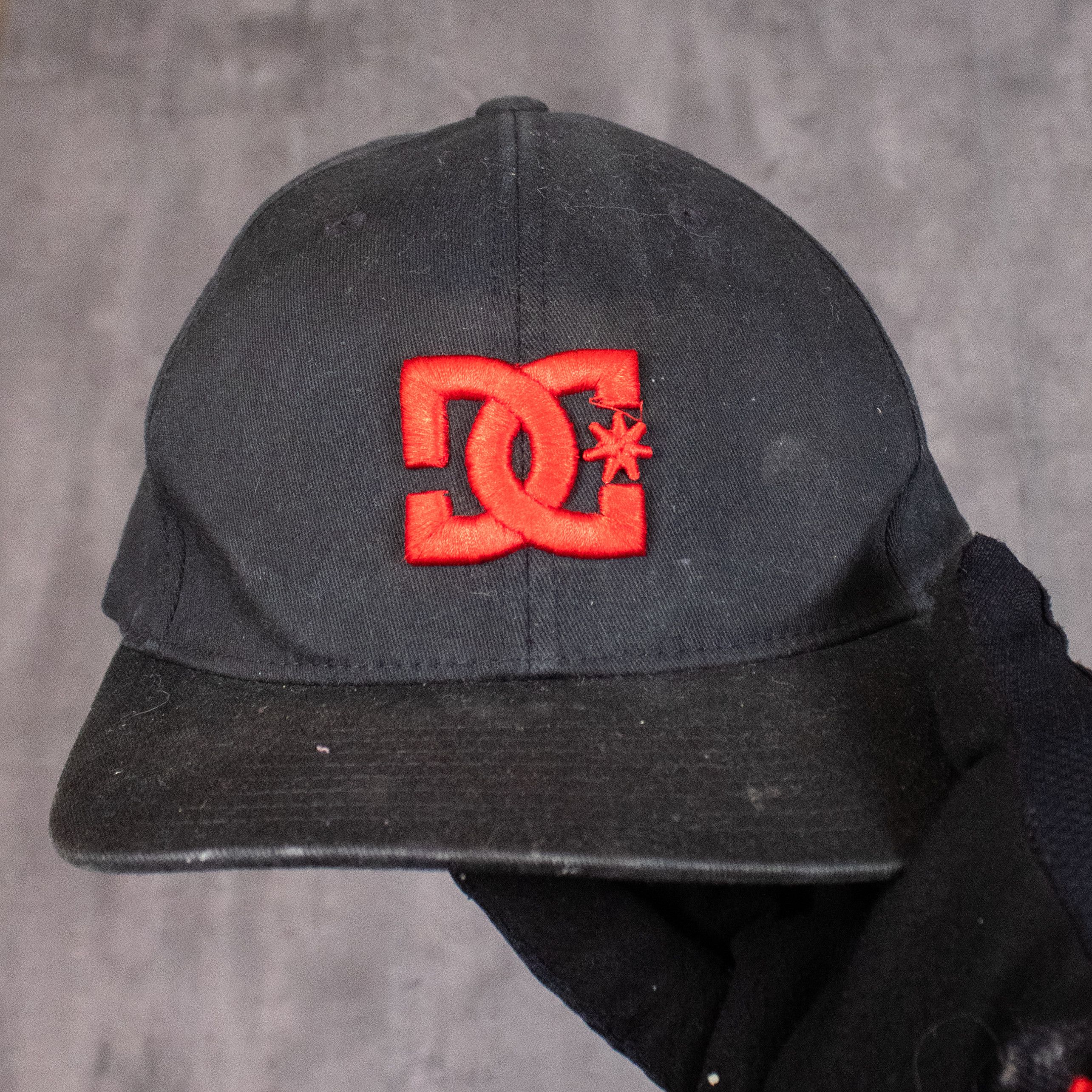 DC × Vintage Vintage VTG Y2K DC Shoes Fitted Faded Black Hat Size ONE SIZE - 3 Thumbnail
