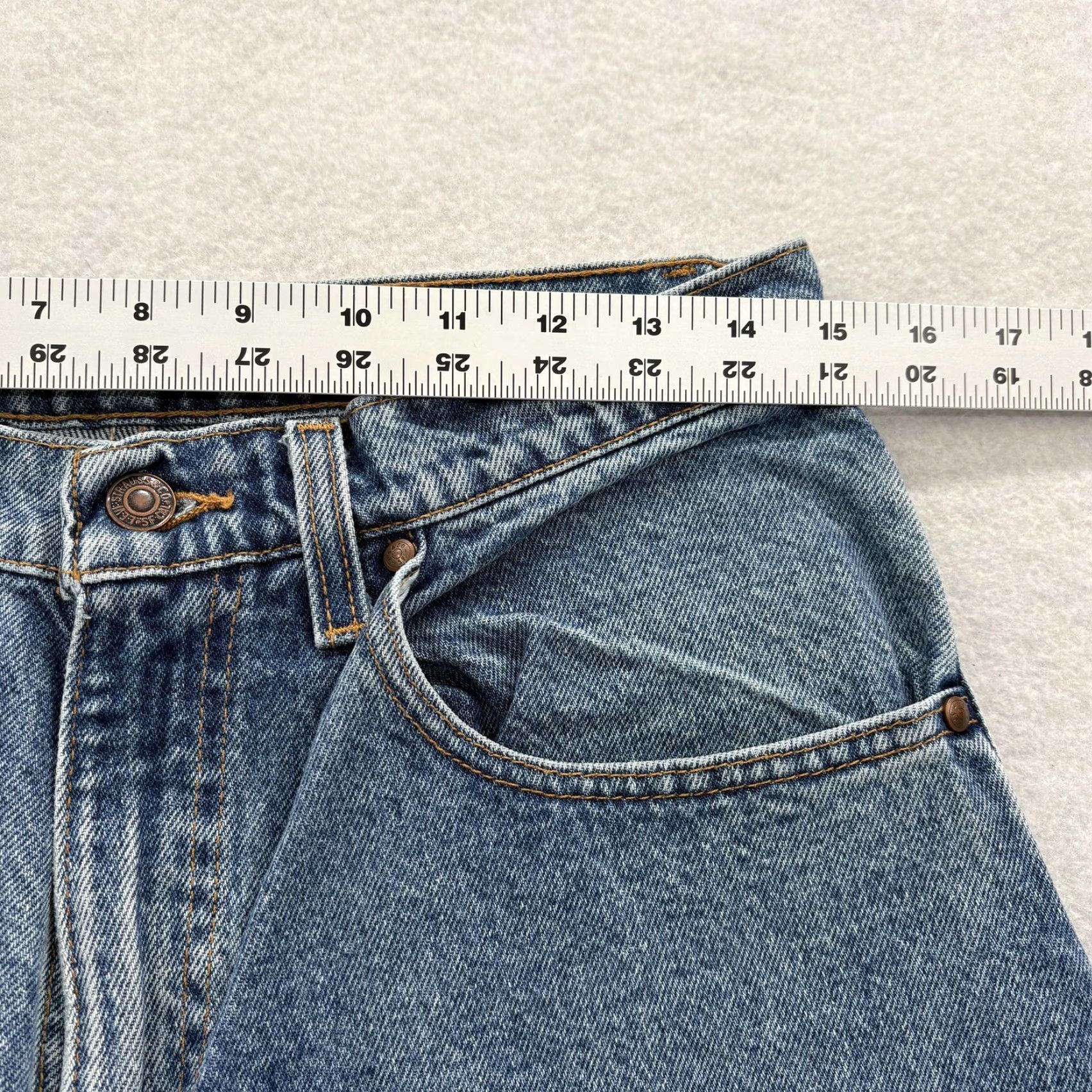Levi's VINTAGE Levi's 545 Jeans Mens 31x32 Blue Loose Fit Tapered Leg Denim USA 90s Size US 31 - 6 Thumbnail