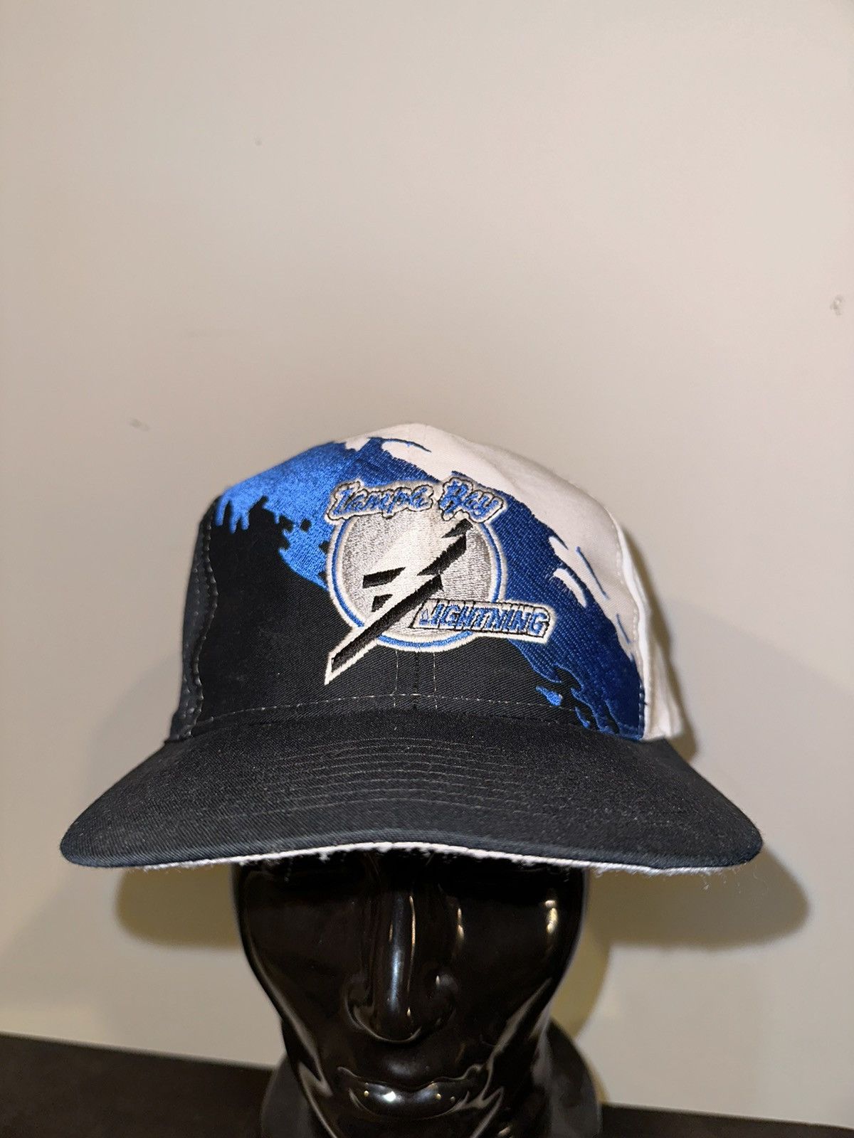 image of Vintage 90's Logo 7 Tampa Bay Lightning Splash Hat in White, Men's