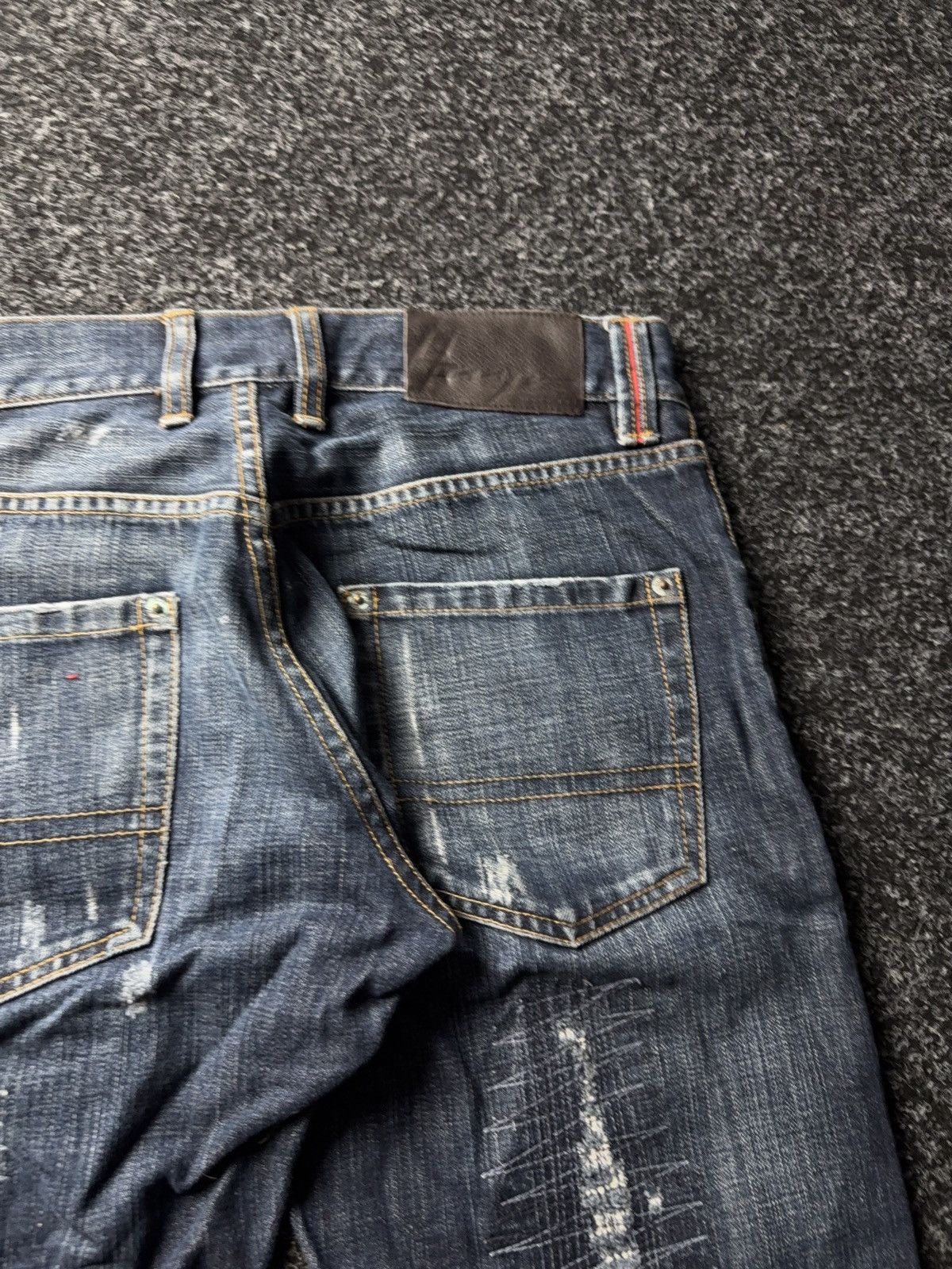 Designer × Hugo Boss HUGO Boss Distressed Straight Jeans W32 L32 Italy Size US 32 / EU 48 - 15 Thumbnail