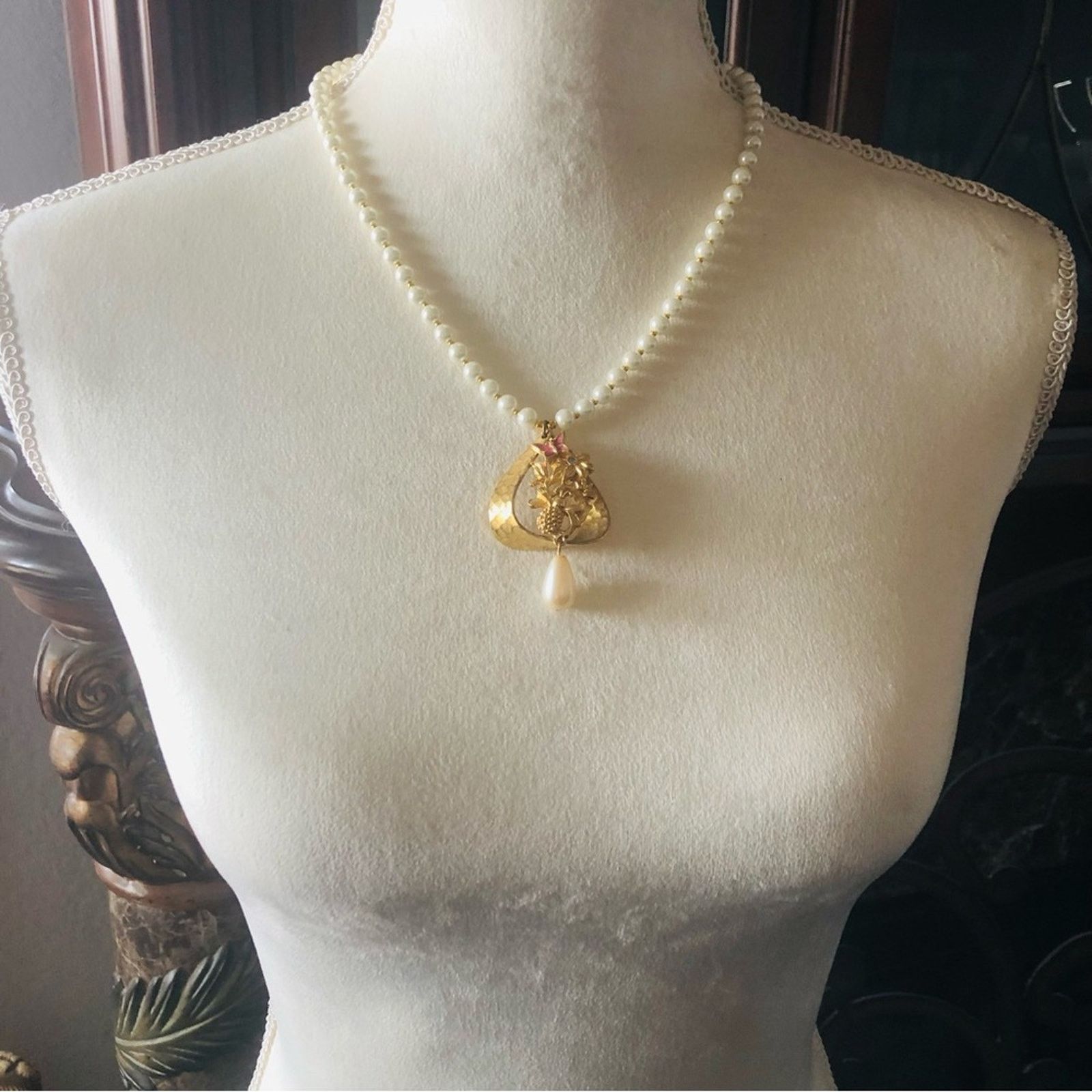 Handmade Handcrafted repurpose hammered gold floral Pearl necklace Size ONE SIZE - 5 Thumbnail