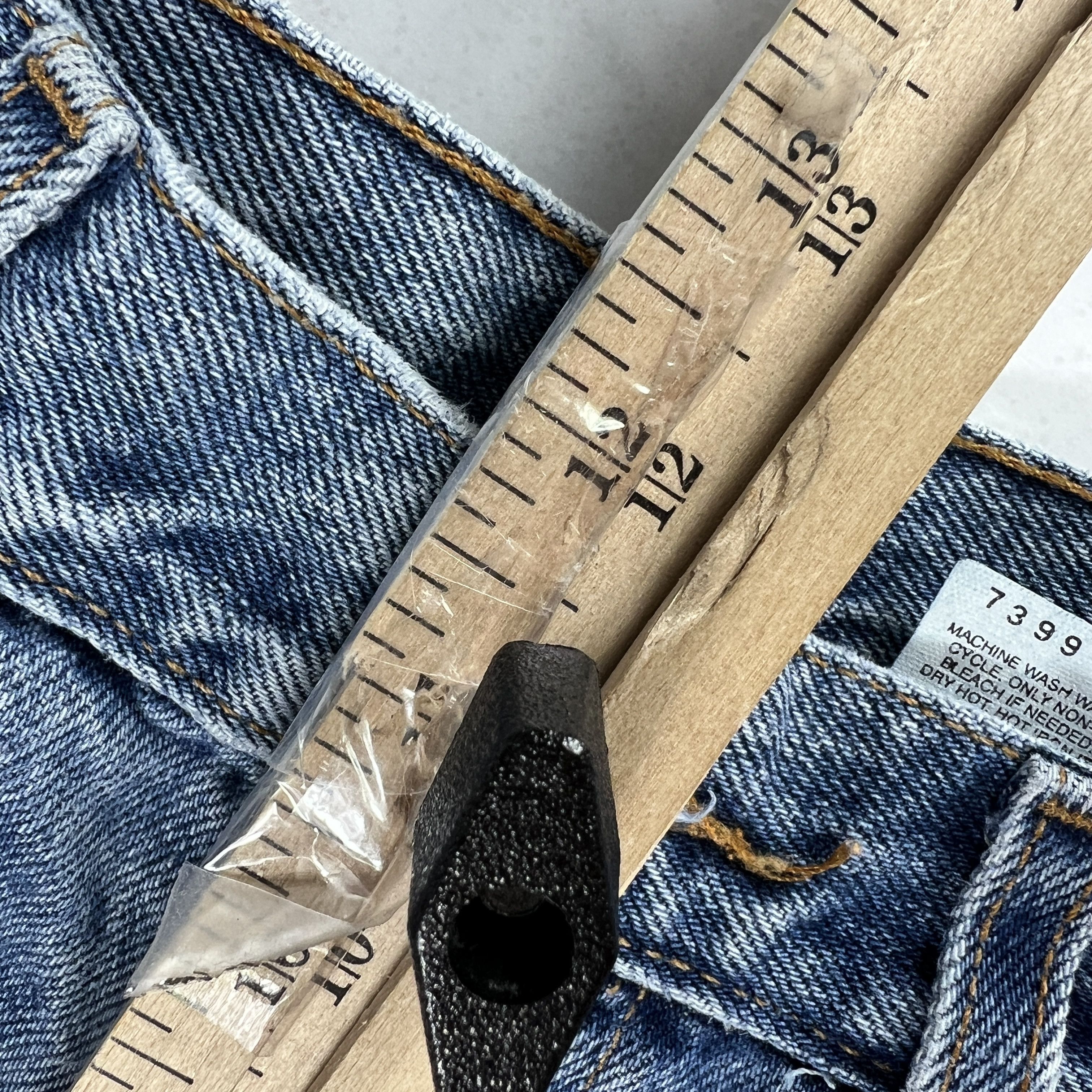 Levi's × Vintage Y2K Levi's Jeans 550 Relaxed Blue Faded Cotton Denim Size US 33 - 23 Thumbnail