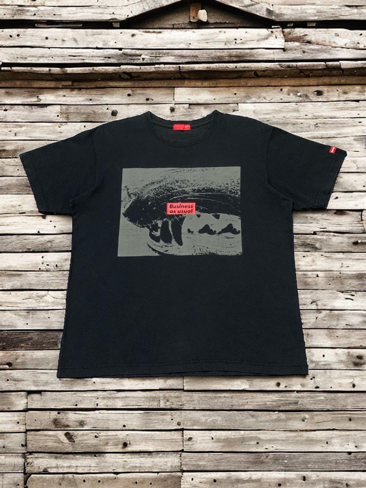 Barbara Kruger 2000s Barbara Kruger Business As Usual Artwork Tshirt Size US L / EU 52-54 / 3 - 1 Thumbnail