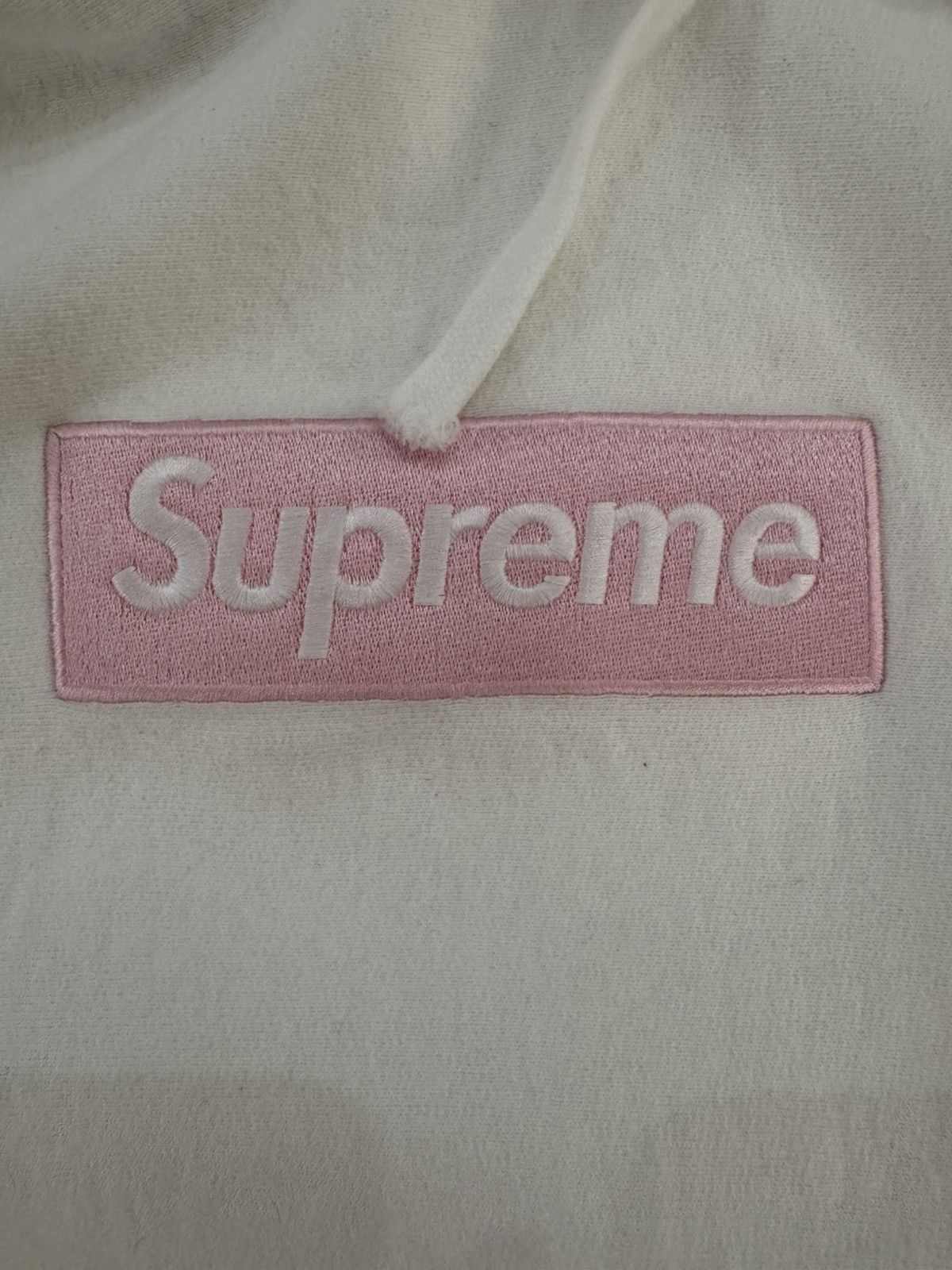 Supreme Supreme Pink on White box logo hoodie sz small FW25 used Size US S / EU 44-46 / 1 - 3 Thumbnail