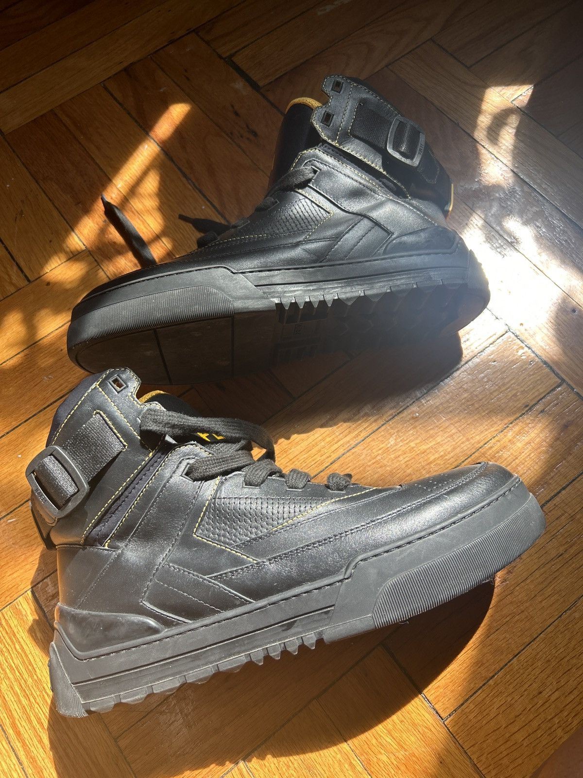 Fendi FENDI LEATHER HIGH TOP Size US 9 / EU 42 - 1 Thumbnail