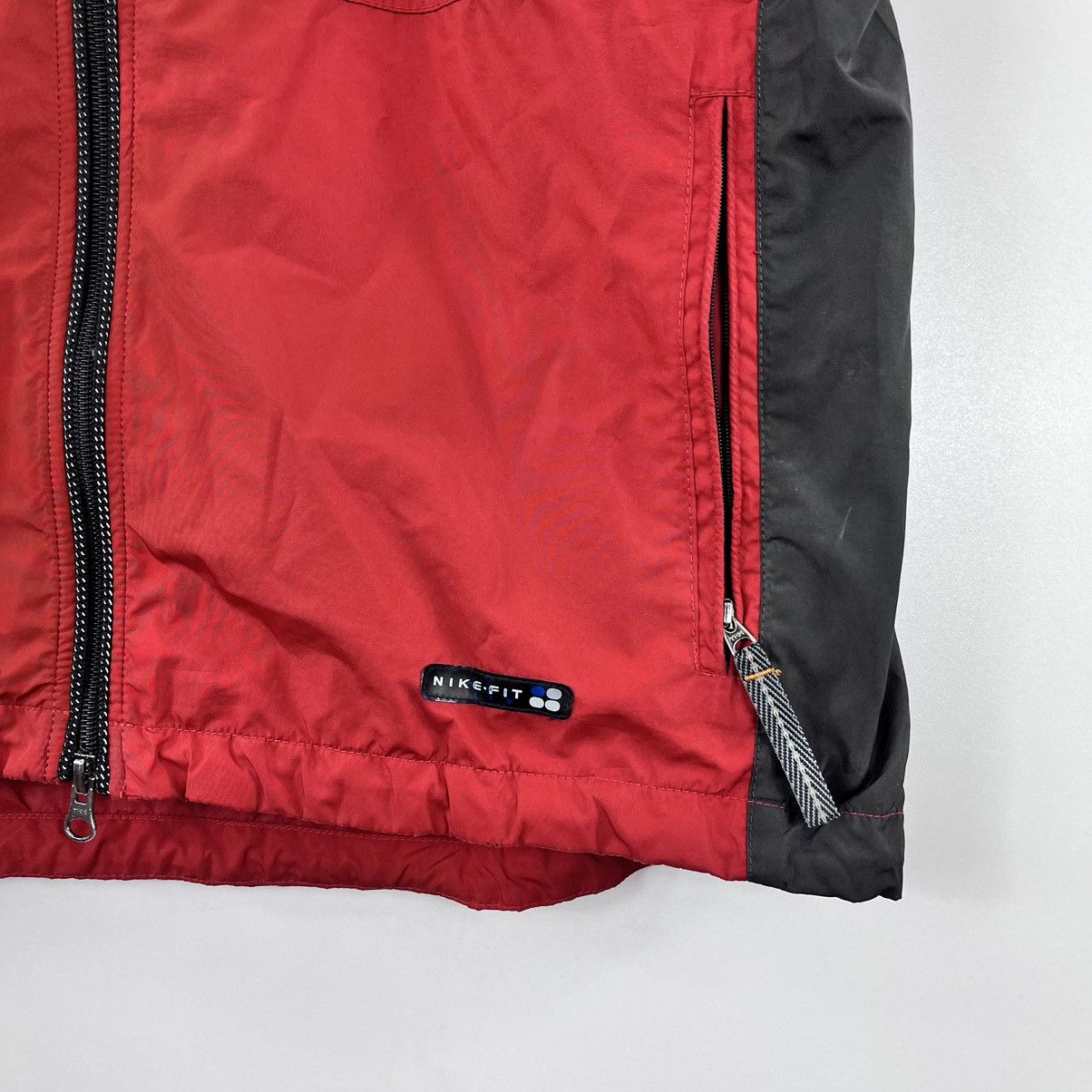 Nike Vintage Nike Nylon Embroidery Swoosh Logo Red Vest Size L Size US M / EU 48-50 / 2 - 6 Thumbnail