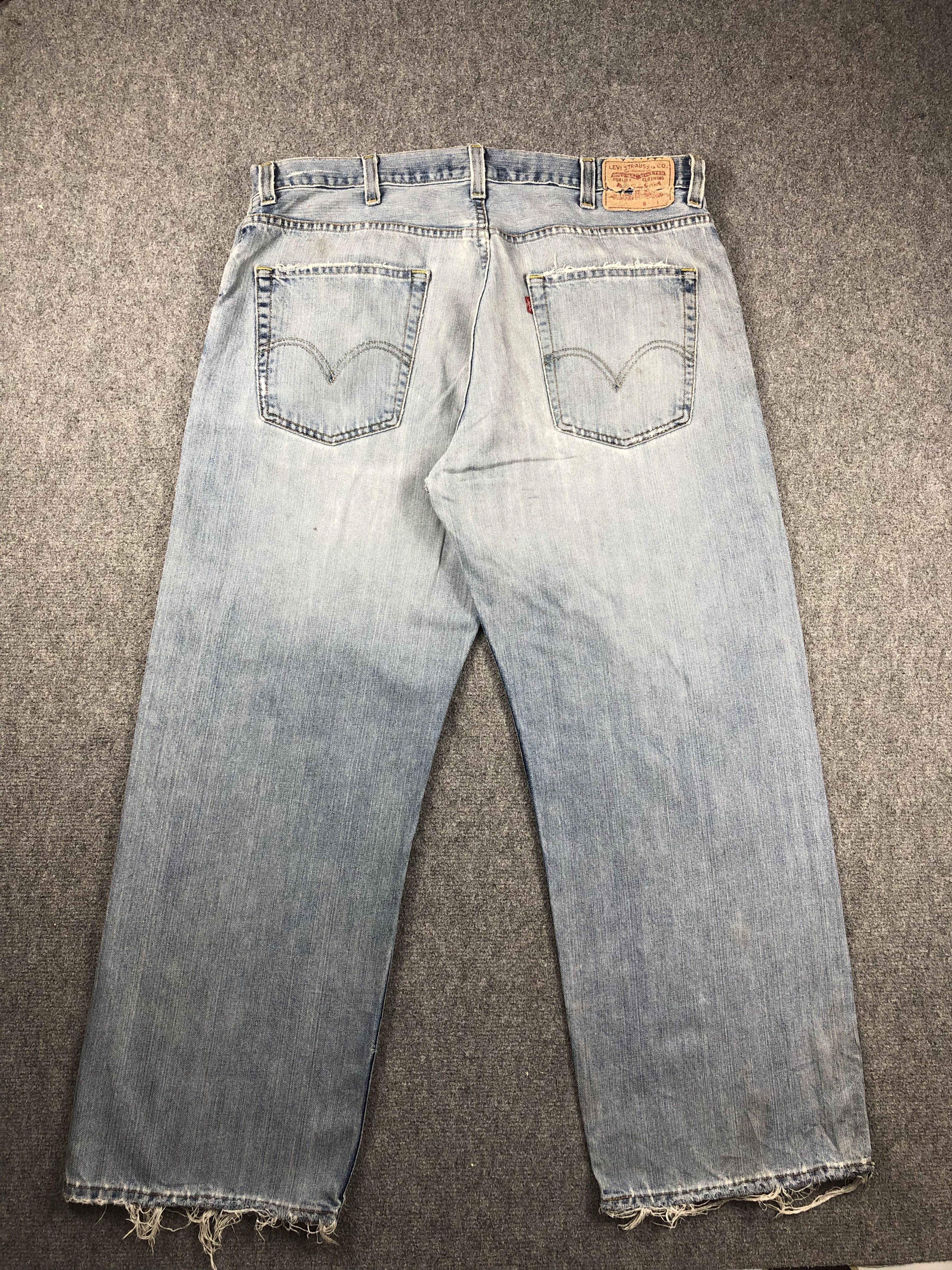 Vintage Disressed Levis 569 Light Wash Jeans DP2270