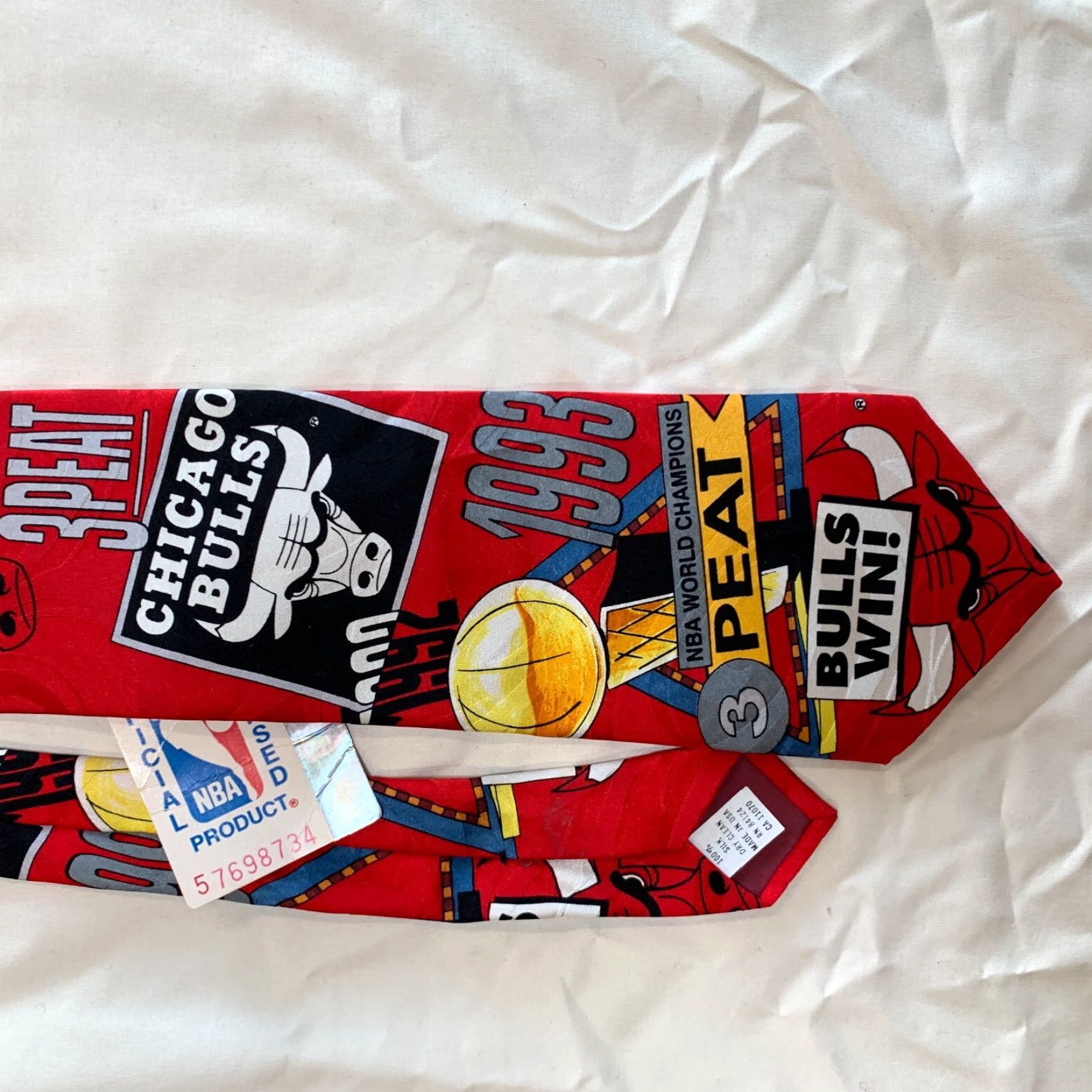 Vintage VINTAGE Chicago Bulls Tie Red 100% Silk Mens Made In USA NWT 3 Peat 90s RM Sport Silk Tie Size ONE SIZE - 4 Thumbnail
