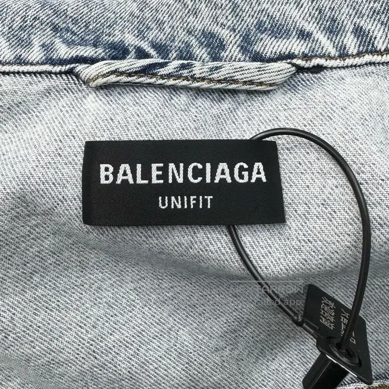 Balenciaga Balenciaga Twisted Folded Washed Denim Jacket Size US M / EU 48-50 / 2 - 7 Thumbnail
