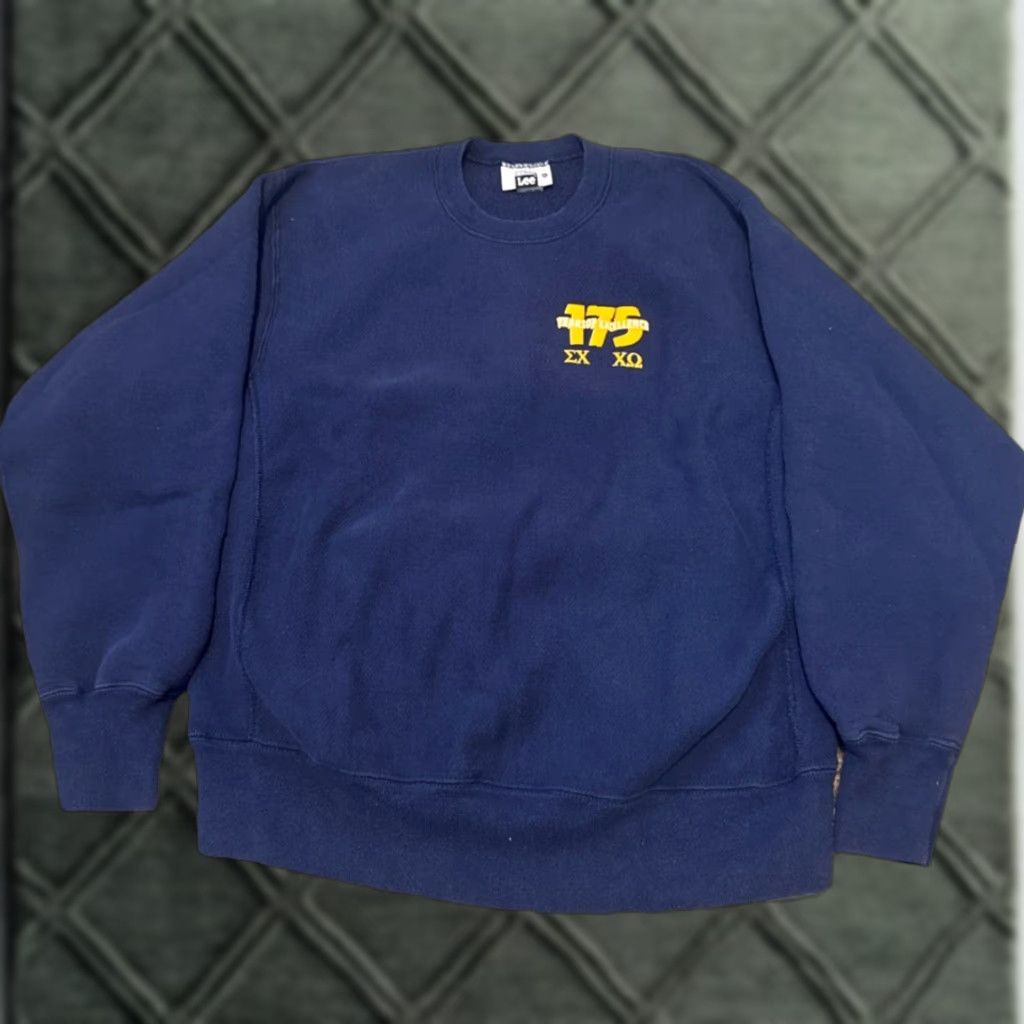 Lee VINTAGE 1994 Sigma Chi Chi Omega Sorority Greek Lee Heavy Crewneck Sweatshirt Blue XL Mens 90s Pullover Crewneck Size US XL / EU 56 / 4 - 1 Thumbnail