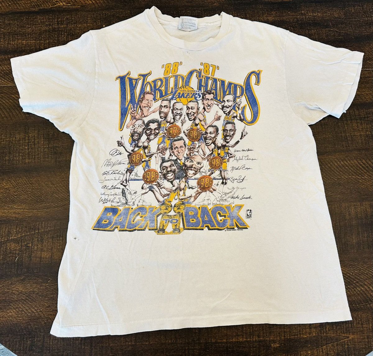 Hanes VTG Los Angeles Lakers Back to Back World Champs 1987-1988-L Size US L / EU 52-54 / 3 - 1 Thumbnail