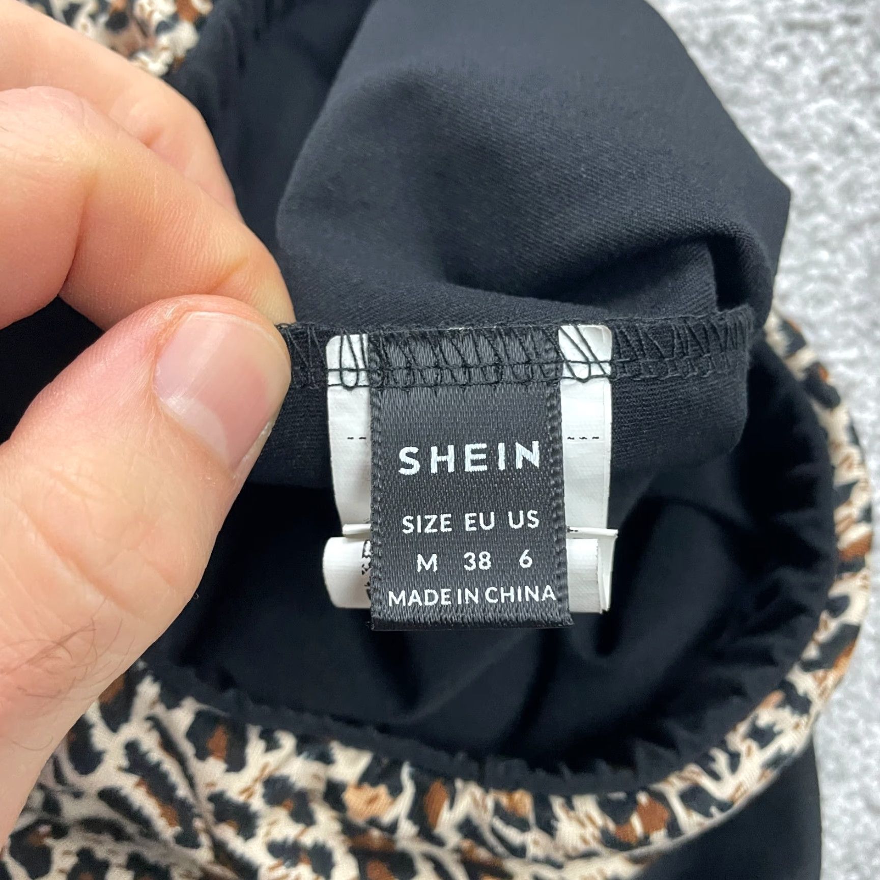 Shein SheIn Compression Shorts Women M Black Leopard Athletic Running 27x2 Pockets Breathable Lightweight Size 32" / US 10 / IT 46 - 3 Thumbnail