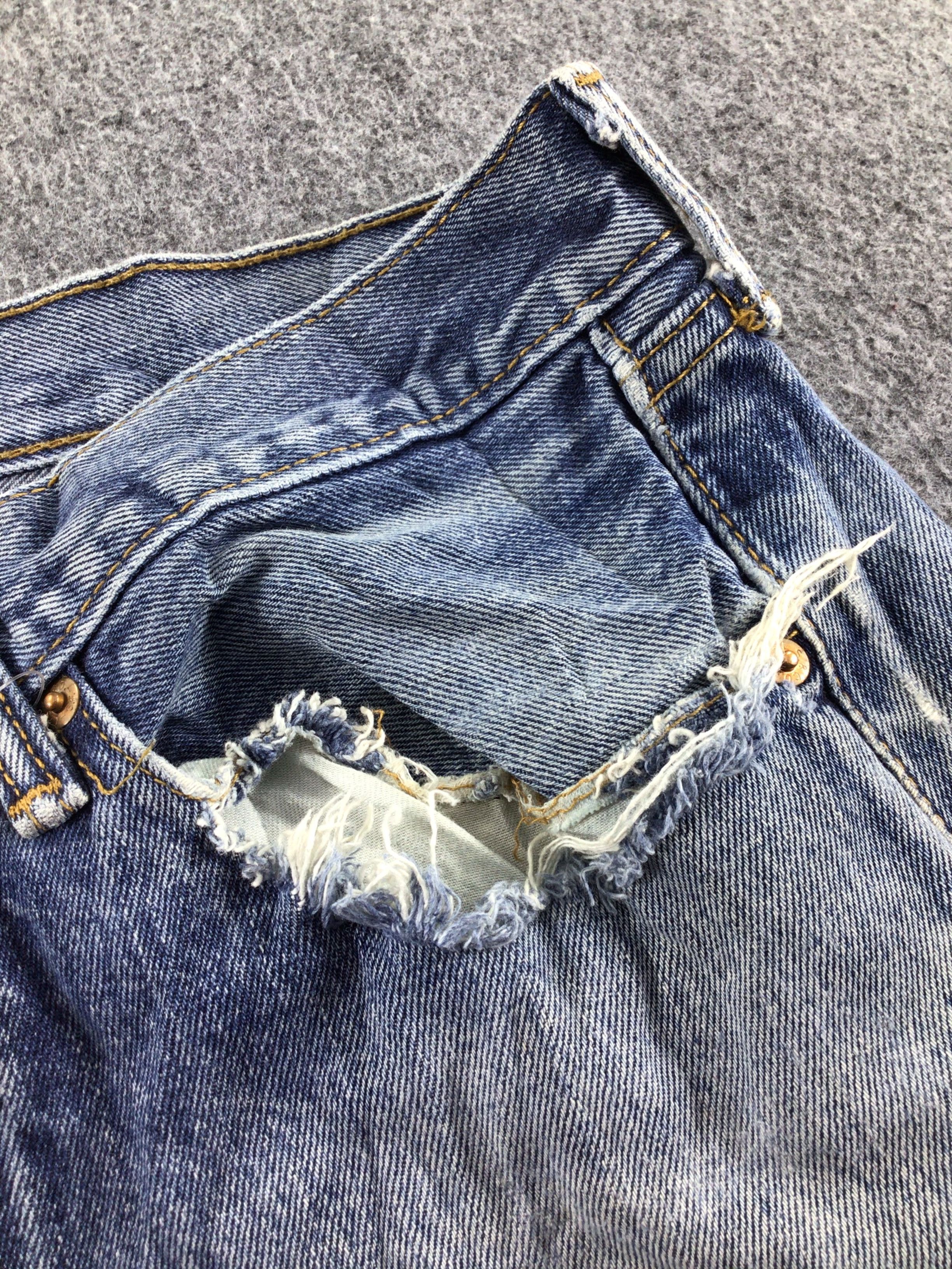 Levi's Distress Vintage Levis 505 Jeans Faded Blue Denim -J512 Size US 33 - 11 Thumbnail