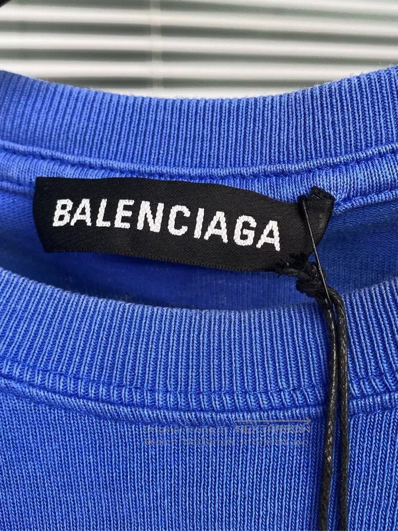 Balenciaga Balenciaga Short-sleeve T-shirt with back letter print log Size US XS / EU 42 / 0 - 6 Thumbnail