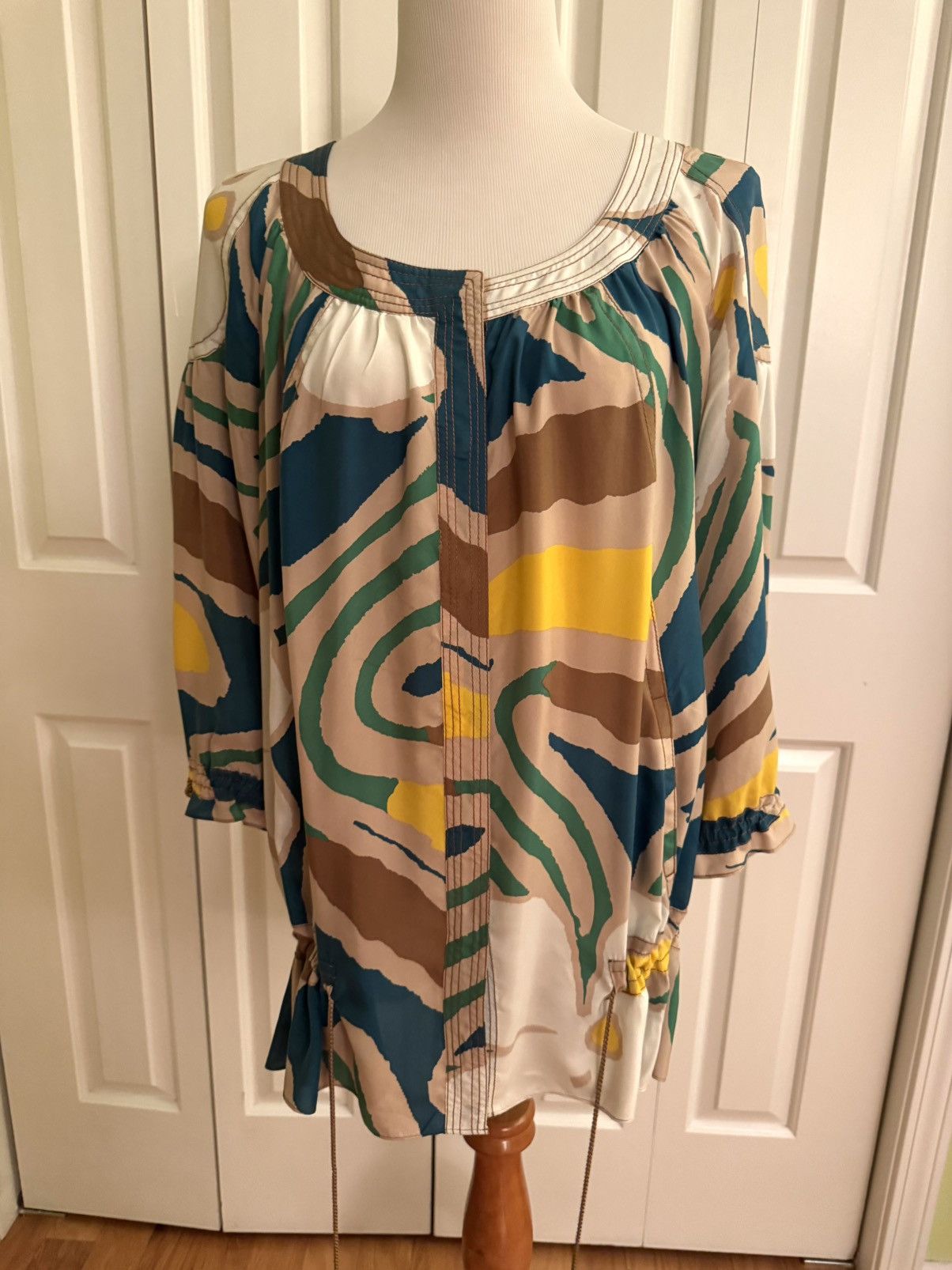 Diane von Furstenberg DIANE Von FURSTENBERG Multicolor Silk Blouse 8 EUC Size M / US 6-8 / IT 42-44 - 1 Thumbnail