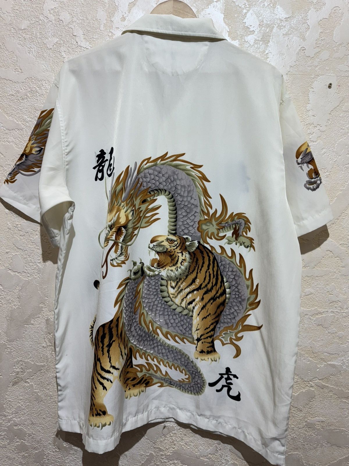 Vintage Dnon Jeans Hawaii Shirt Dragon Tiger Vintage L/XL Size US L / EU 52-54 / 3 - 9 Thumbnail
