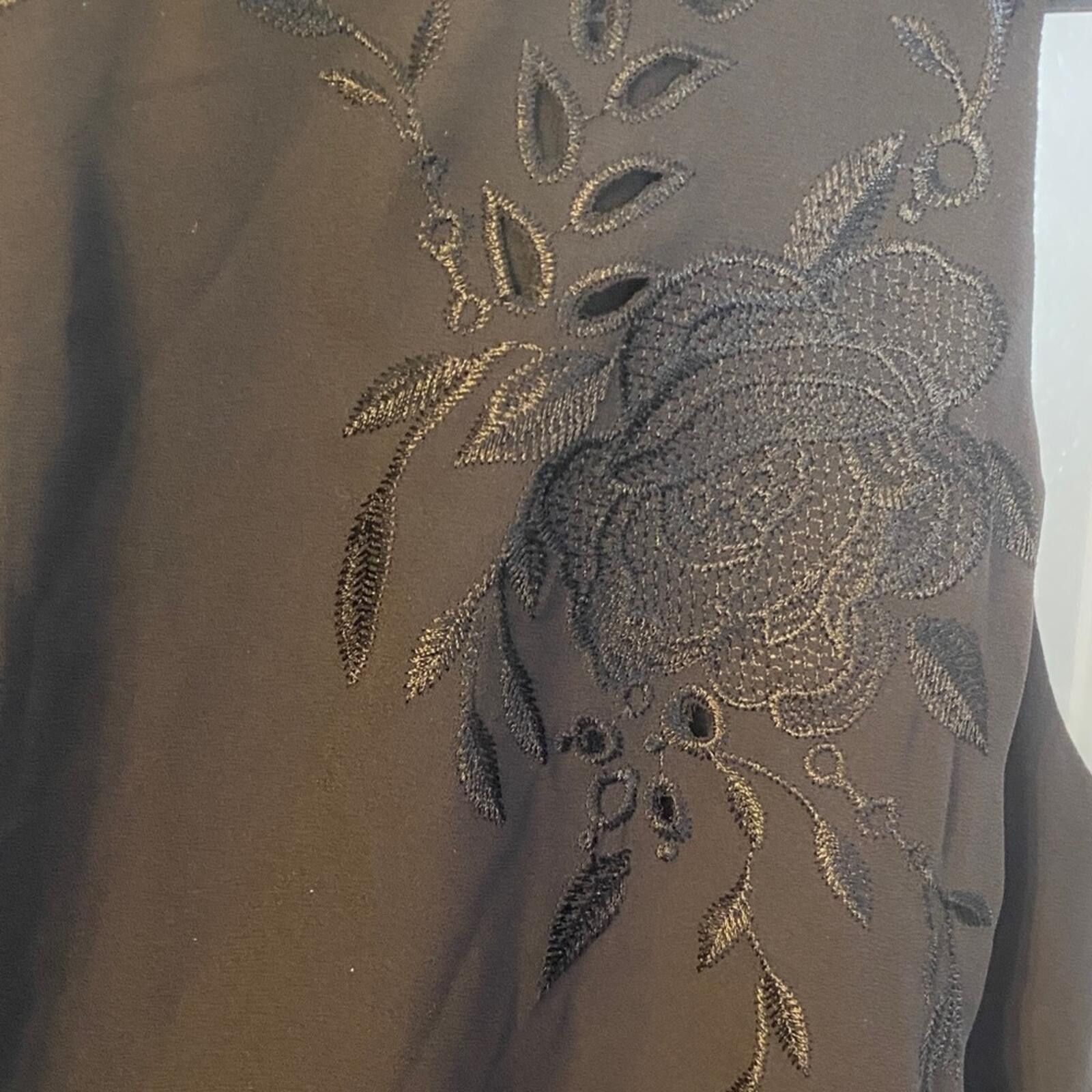 Other WHBM Black Sleeveless Embroidered Blouse XS Size XS / US 0-2 / IT 36-38 - 4 Thumbnail