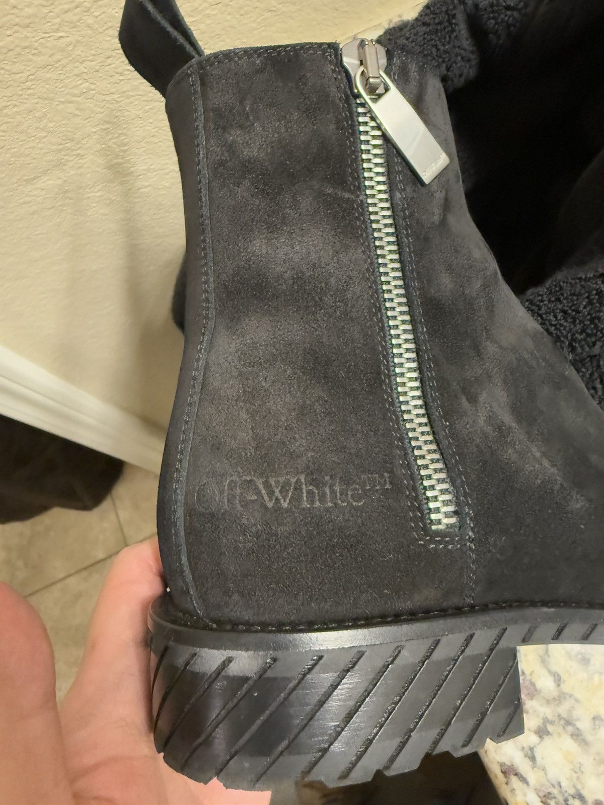Off-White Round-toe suede ankle boots Size US 8 / EU 41 - 3 Thumbnail