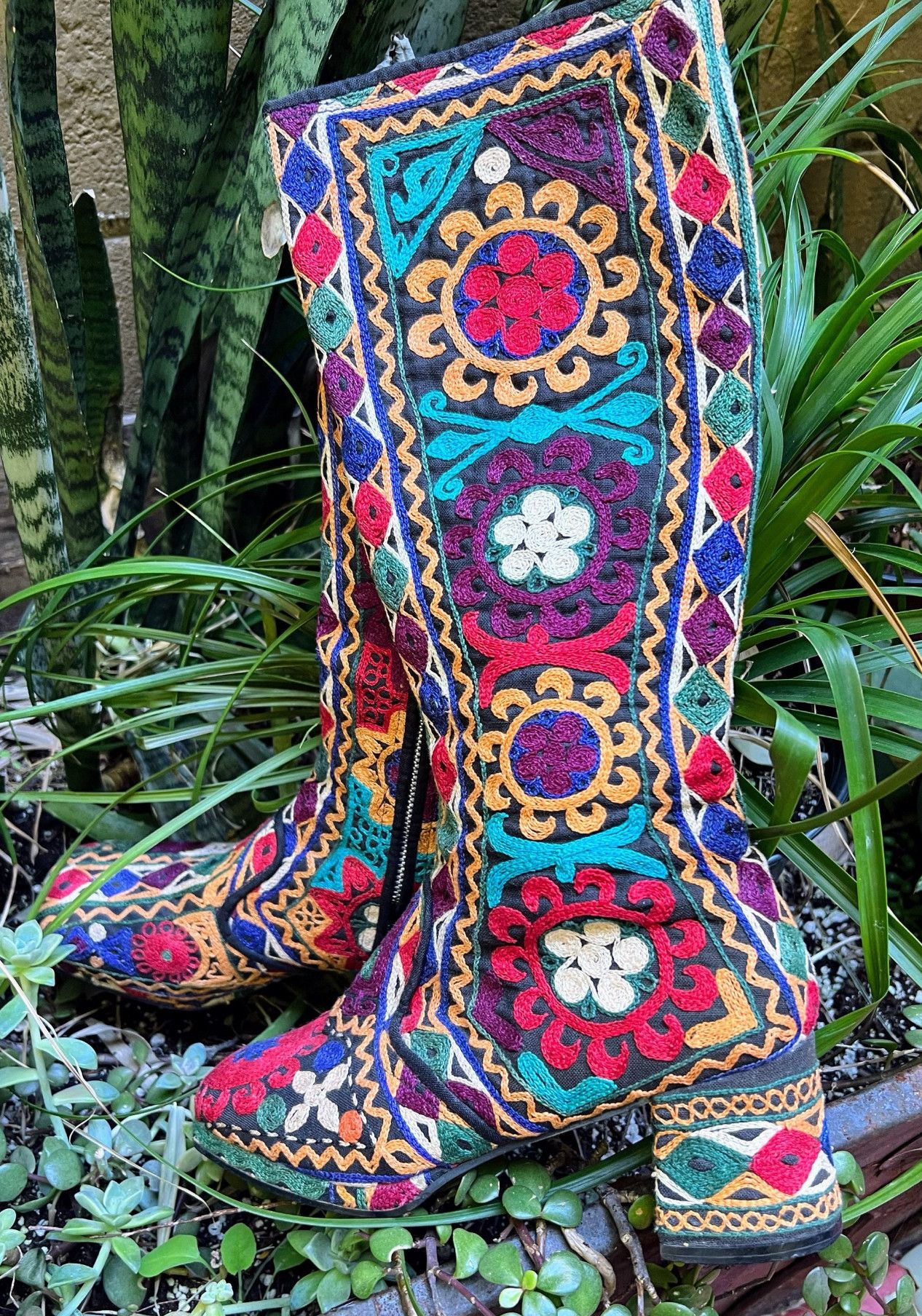 Vintage True vintage 1960s embroidered platform Go Go boots Size US 5 / IT 35 - 1 Thumbnail