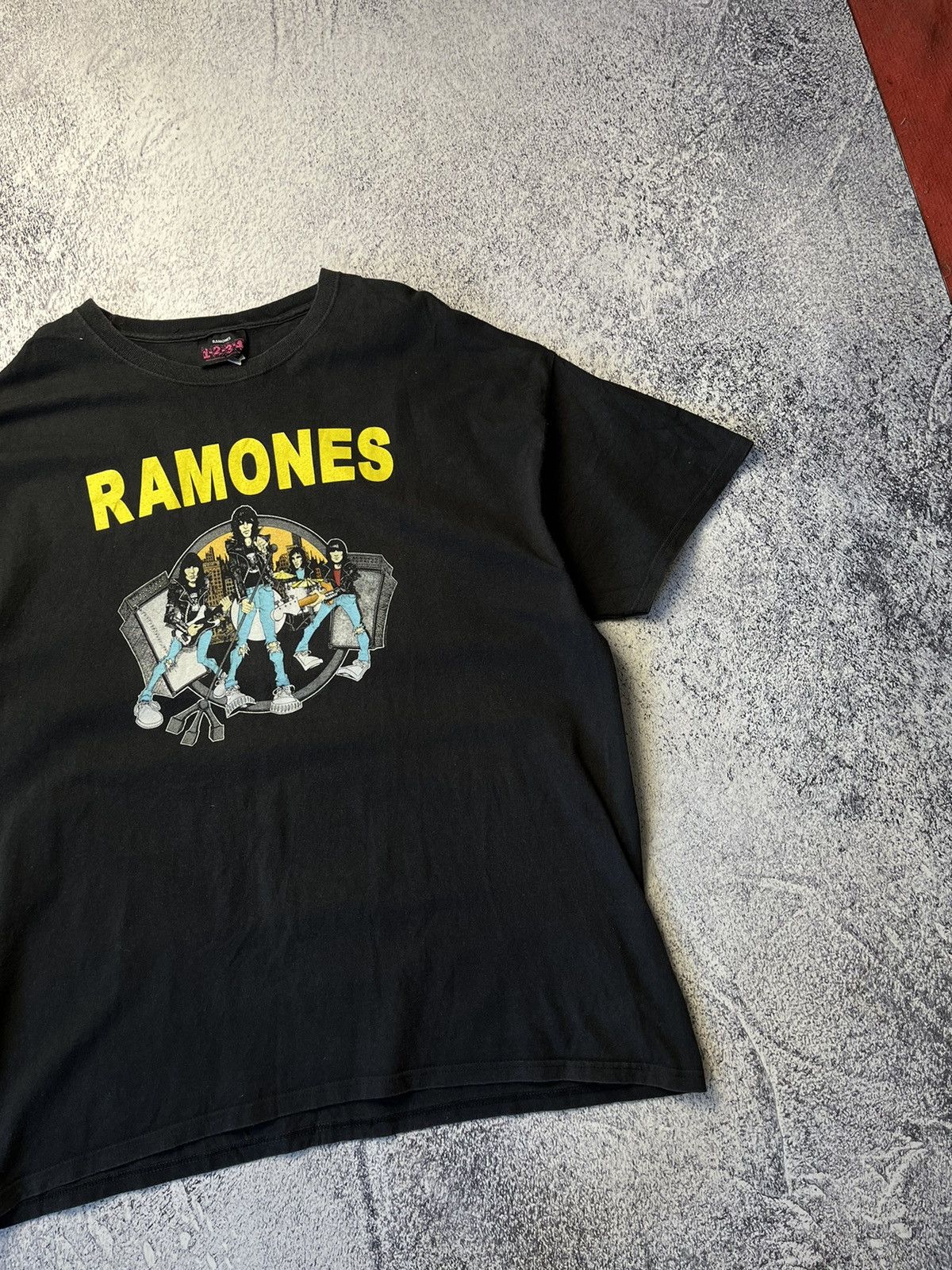 Band Tees 1999 Ramones Road to Ruin Vintage T Shirt Y2K Size US XL / EU 56 / 4 - 4 Thumbnail