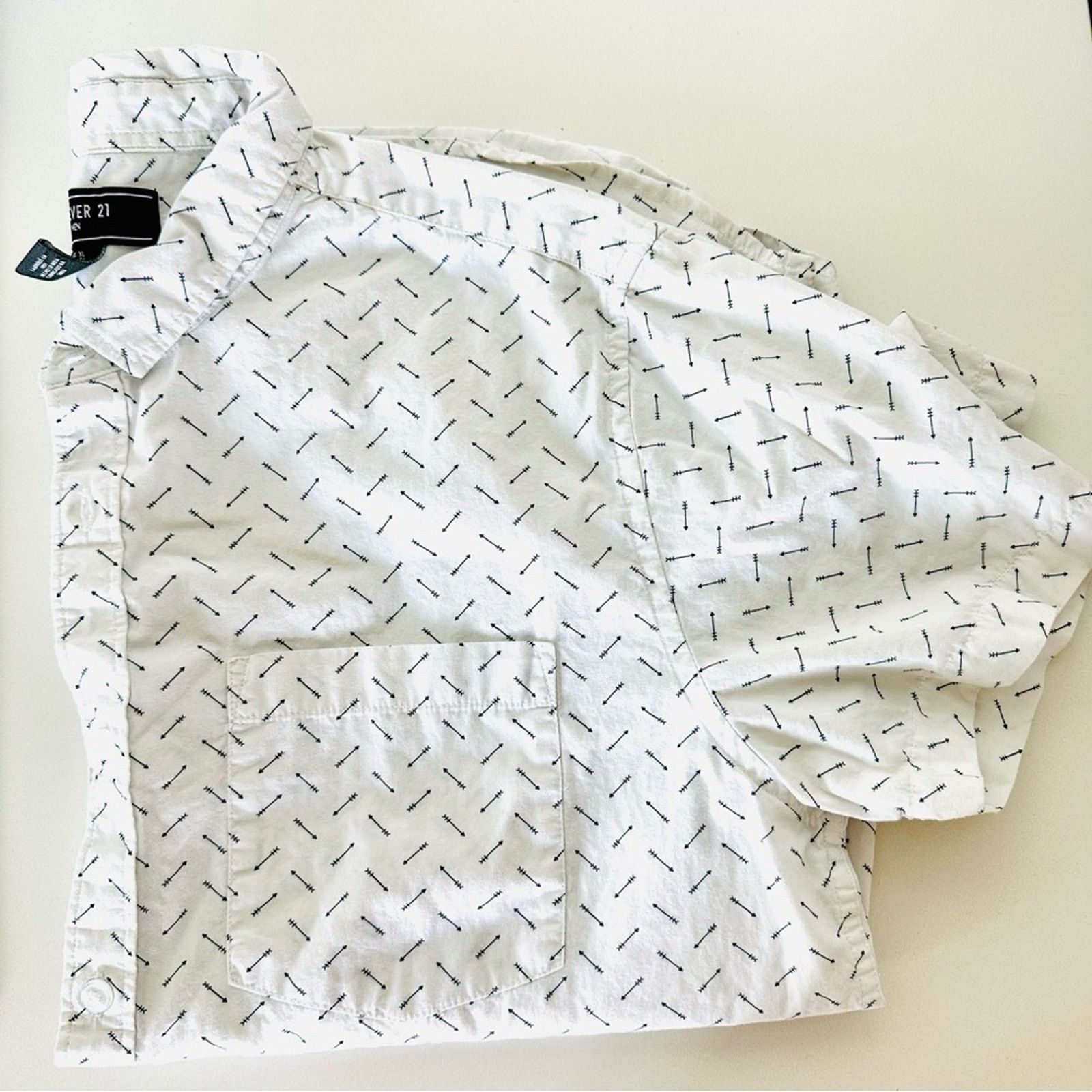 Forever 21 MENS FOREVER 21 White Black Arrow Print Button Shirt Top Size US XL / EU 56 / 4 - 7 Thumbnail