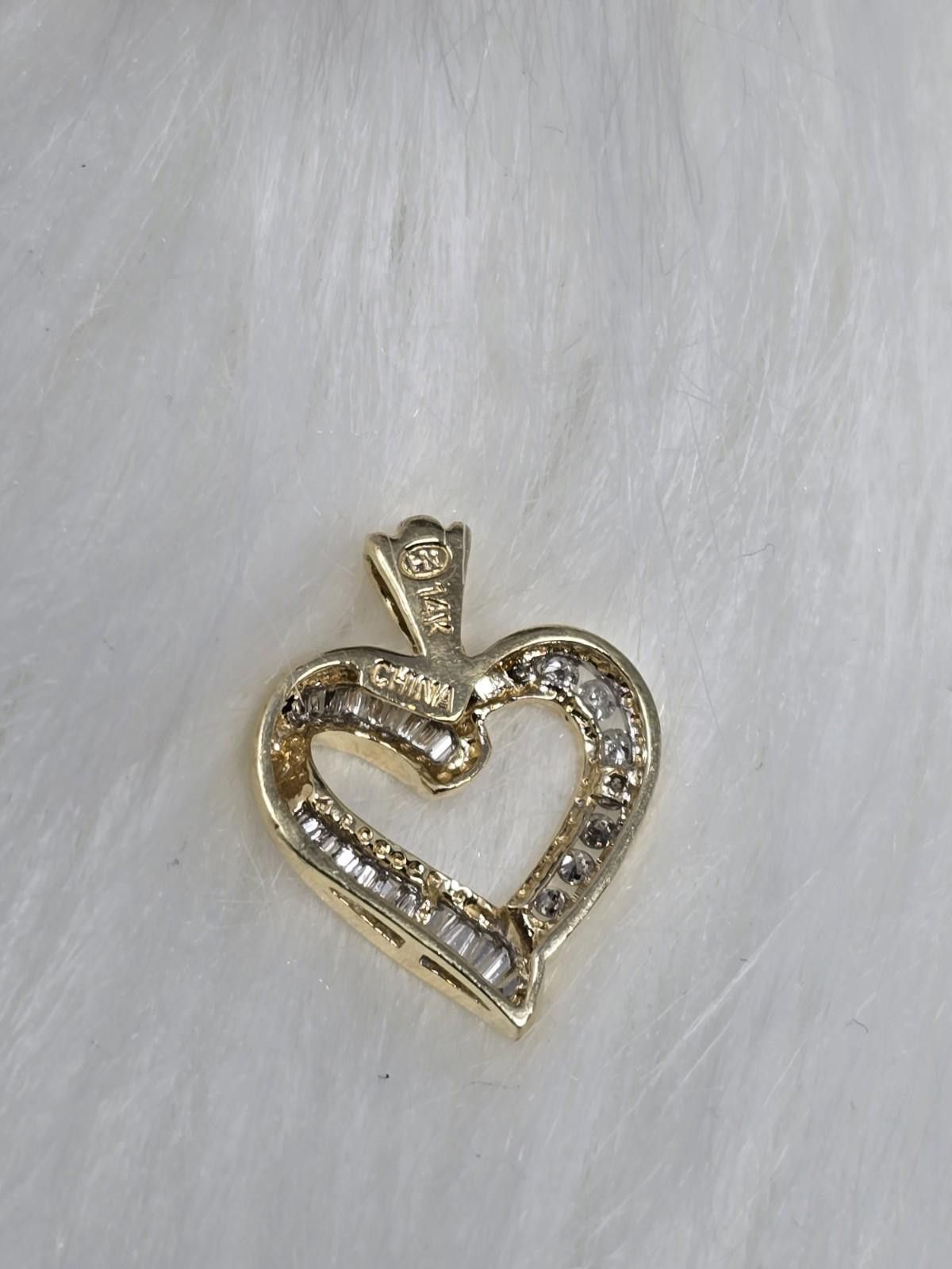 14k Gold Encrusted Diamond Heart Estate Pendant 2g