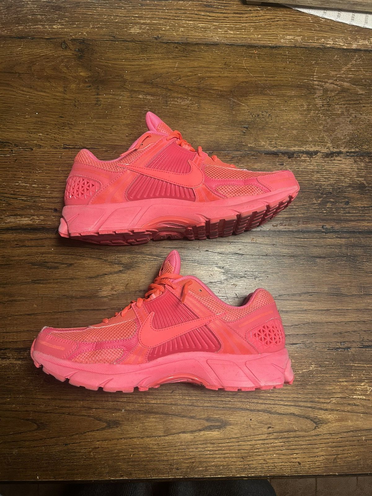 Nike Nike Zoom Vomero 5 Hot Punch Size US 12.5 / EU 45-46 - 2 Thumbnail