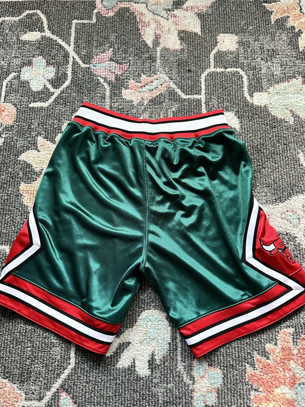 NBA Mitchell & Ness x NBA Chicago Bulls Shorts Size US 40 / EU 56 - 5 Thumbnail