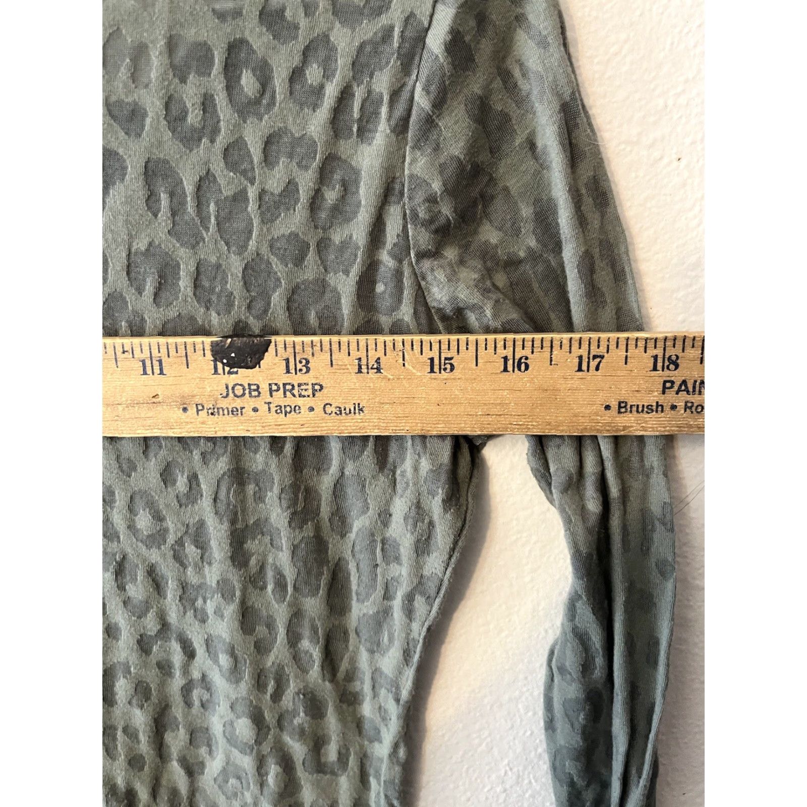 Express VINTAGE Express Women’s Shirt Adult Small Green Animal Print Long Sleeve Sheer Top MPN T-3 Leopard Womens Size S / US 4 / IT 40 - 4 Thumbnail