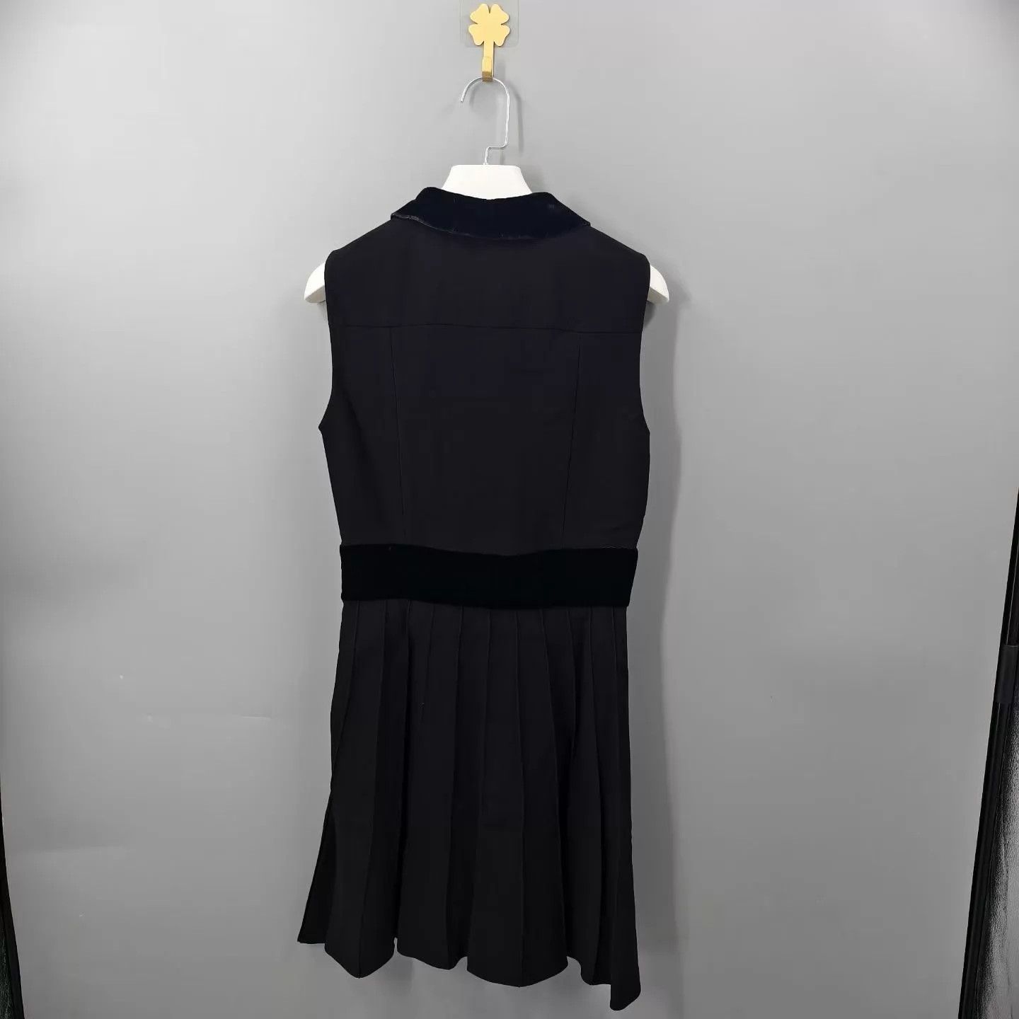 Miu Miu MIU MIU women's black velvet sleeveless dress 40 99 Size S / US 4 / IT 40 - 2 Thumbnail