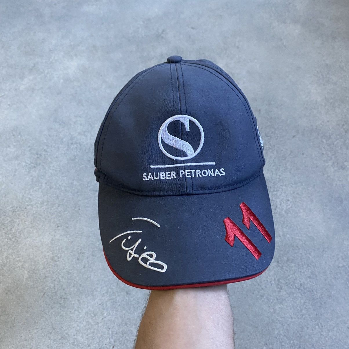 Formula 1 Vintage Red Bull Sauber Petronas Cap Size ONE SIZE - 2 Thumbnail