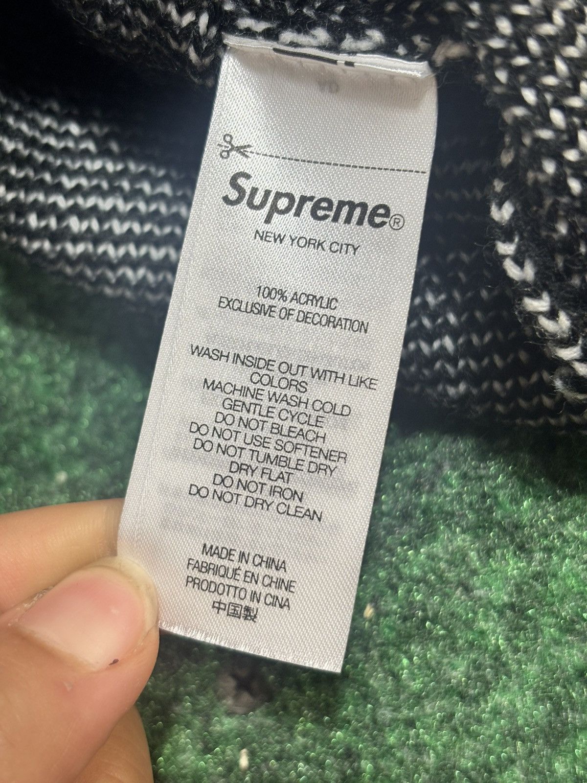 Supreme SUPREME 'FUCK MONEY' SWEATER SIZE S Size US S / EU 44-46 / 1 - 9 Thumbnail