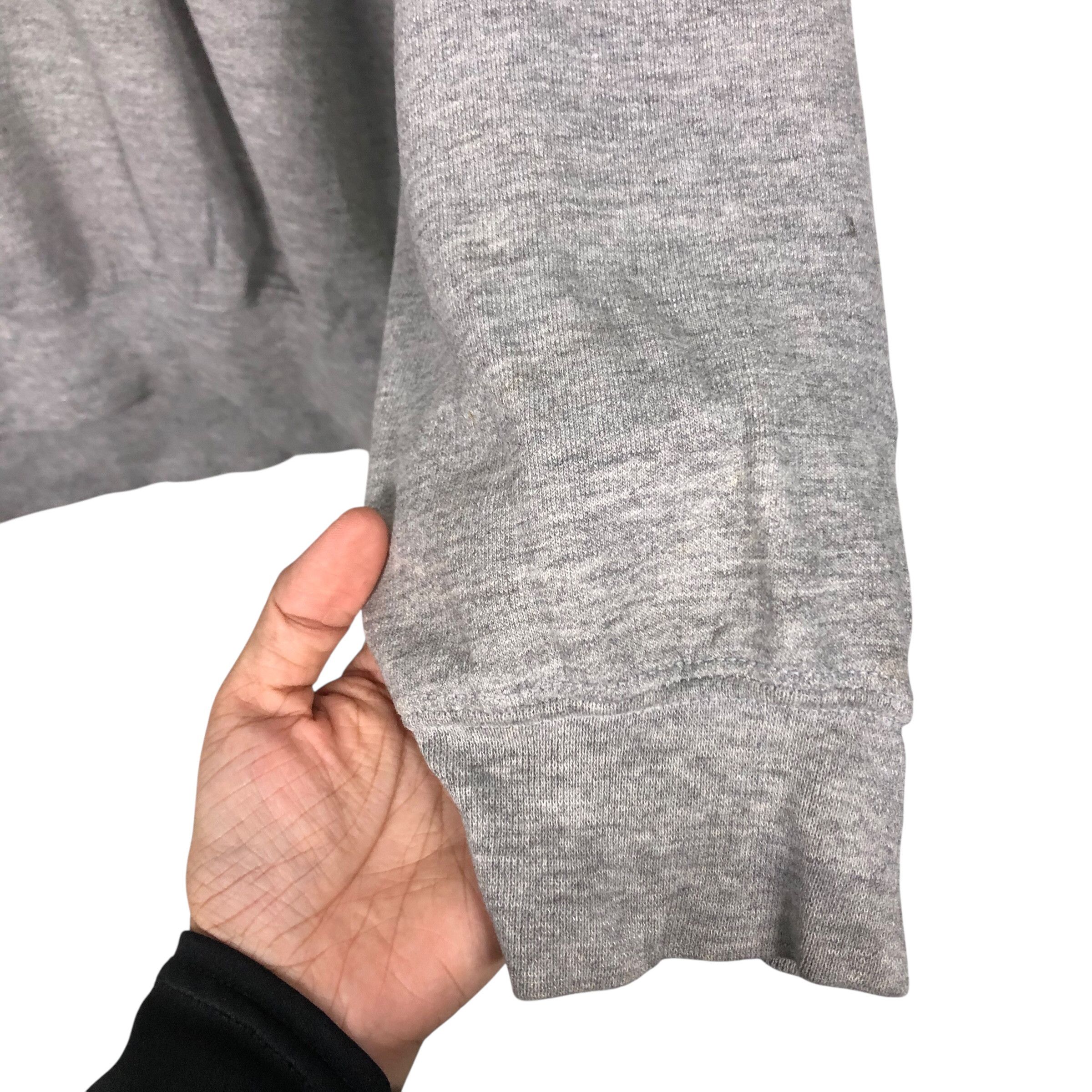 Japanese Brand 📌Vintage Sweatshirt Crewneck Mickey Mouse Hand Style Size US L / EU 52-54 / 3 - 12 Thumbnail