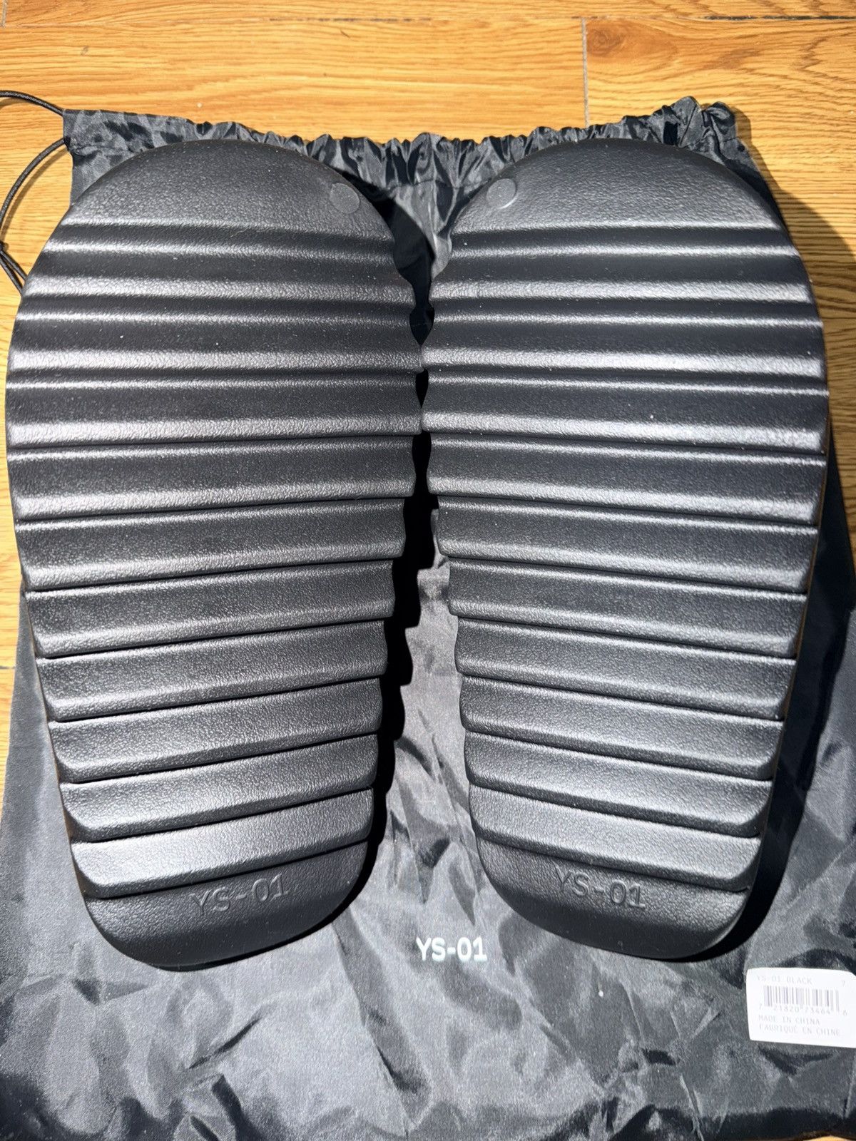 Yeezy YZY YS-01 Slides Black Sz 7 Men’s Size US 7 / EU 40 - 2 Thumbnail