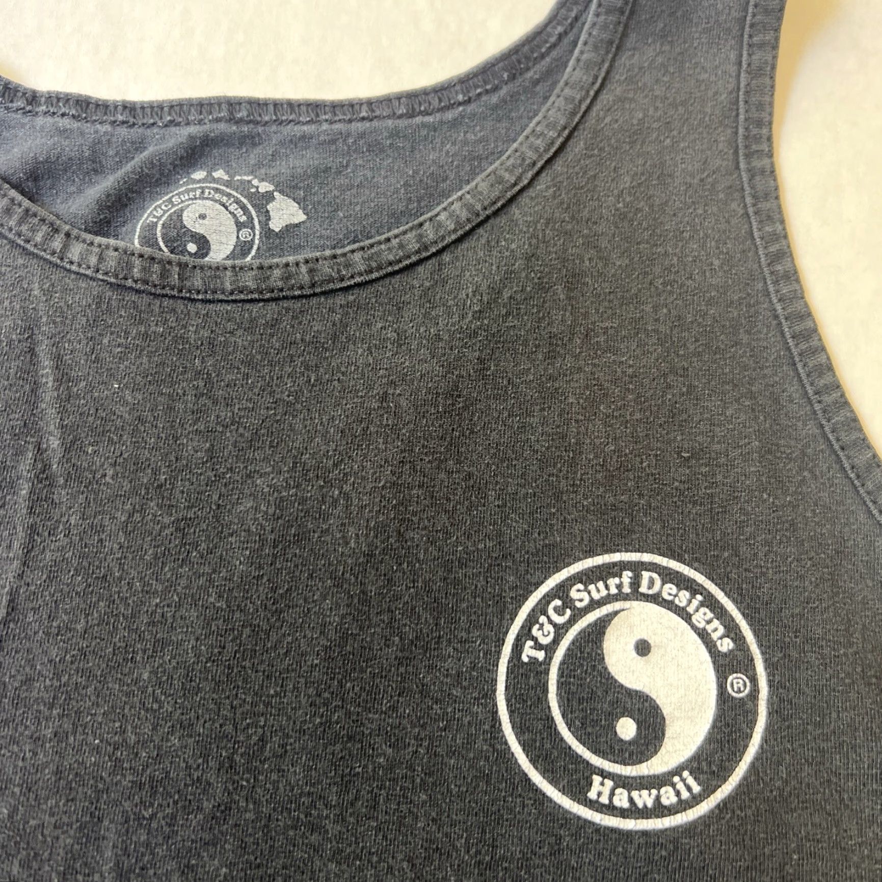ALOHAS VINTAGE T&C Surf Designs Hawaii Tank Top Shirt XL Men Black Graphic Print Surfer Logo Double-Sided 2020s Crew Neck Sleeveless T-Shirt Shirt Size US XL / EU 56 / 4 - 6 Thumbnail