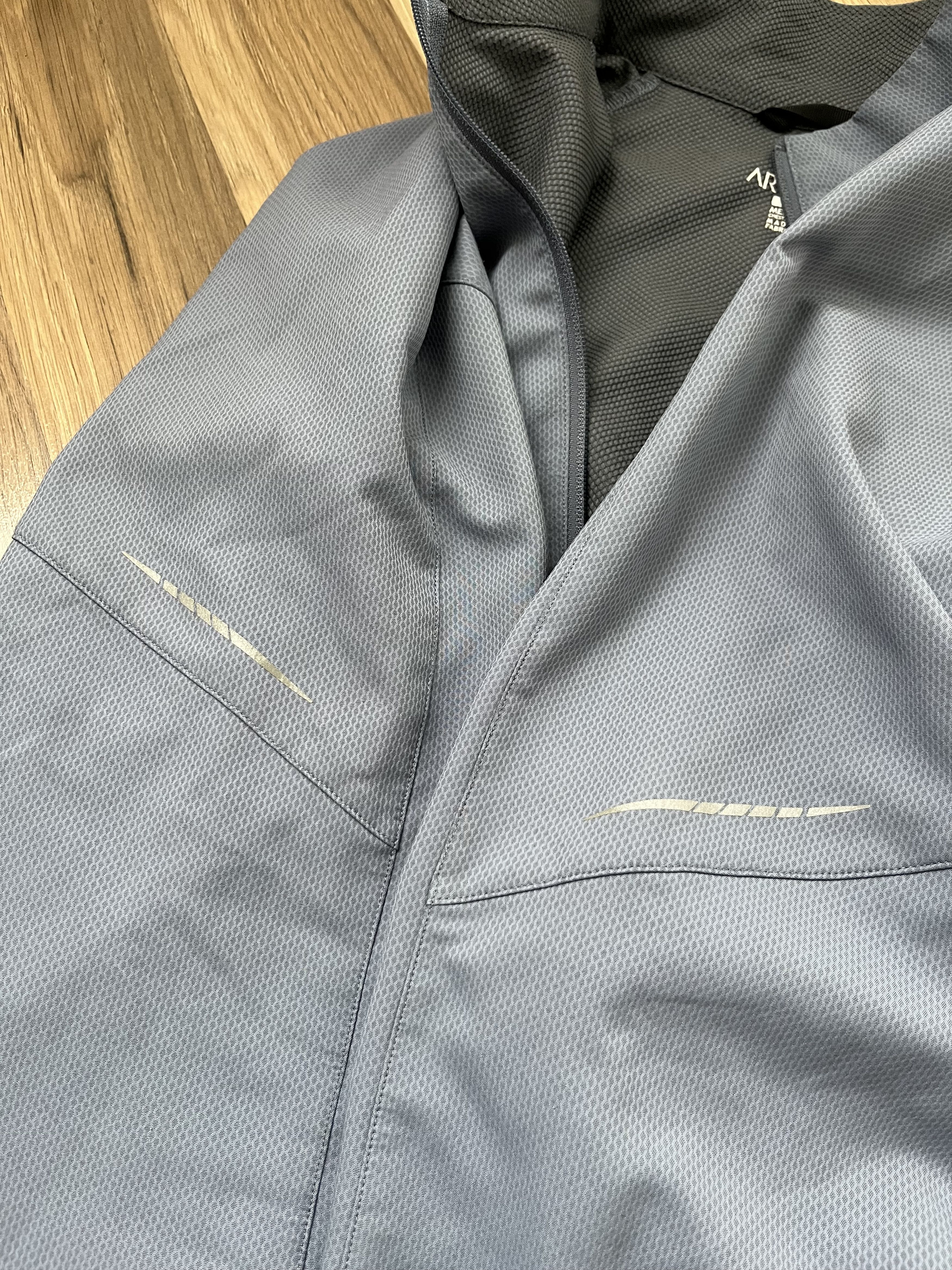 Arc'teryx Vintage Arc’teryx Light Jacket Reflective Size US M / EU 48-50 / 2 - 9 Thumbnail