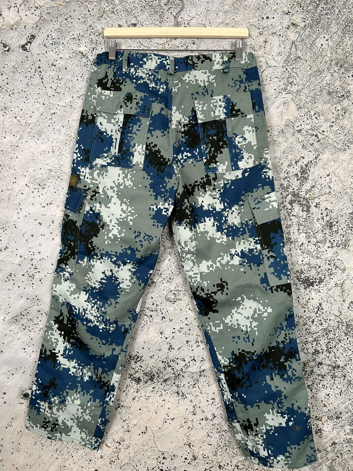 Vintage Vintage Pixel Camo Blue Cargo Pants Japanese Hype Skate Size US 34 / EU 50 - 4 Thumbnail