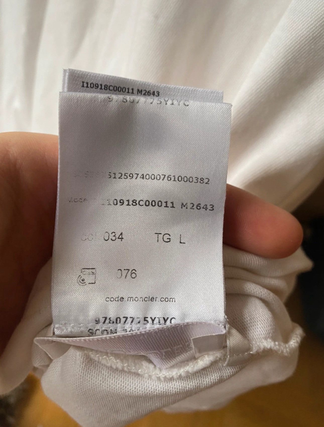 Moncler T-Shirt Moncler Off-white Printed Size US L / EU 52-54 / 3 - 7 Thumbnail