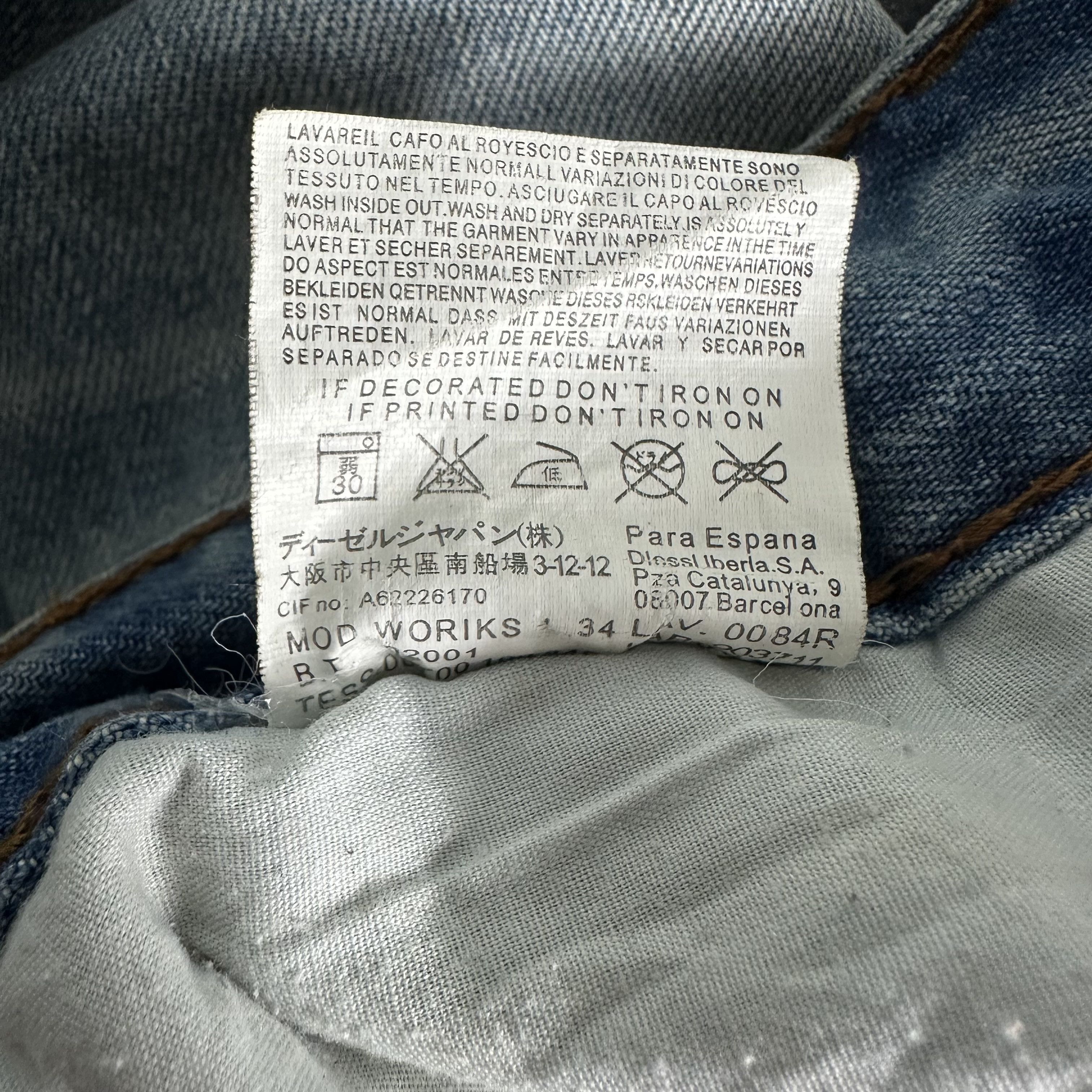 Dsquared2 🔥RARE🔥Vintage Dsquared2 Patchwork Distressed Denim Jeans Size US 33 - 15 Thumbnail