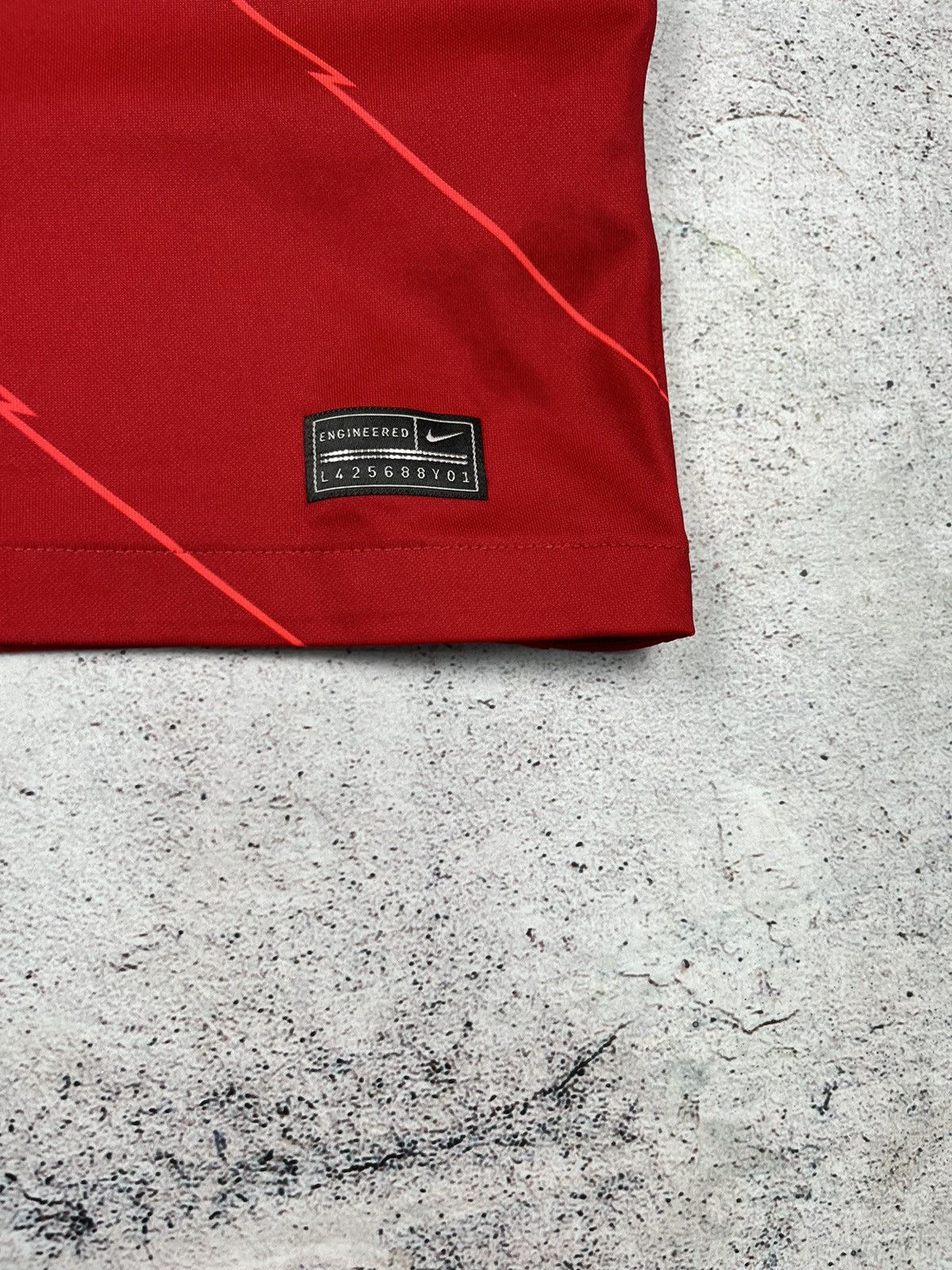 Nike LIVERPOOL 2021 2022 HOME FOOTBALL SHIRT SOCCER JERSEY NIKE Size US S / EU 44-46 / 1 - 4 Thumbnail