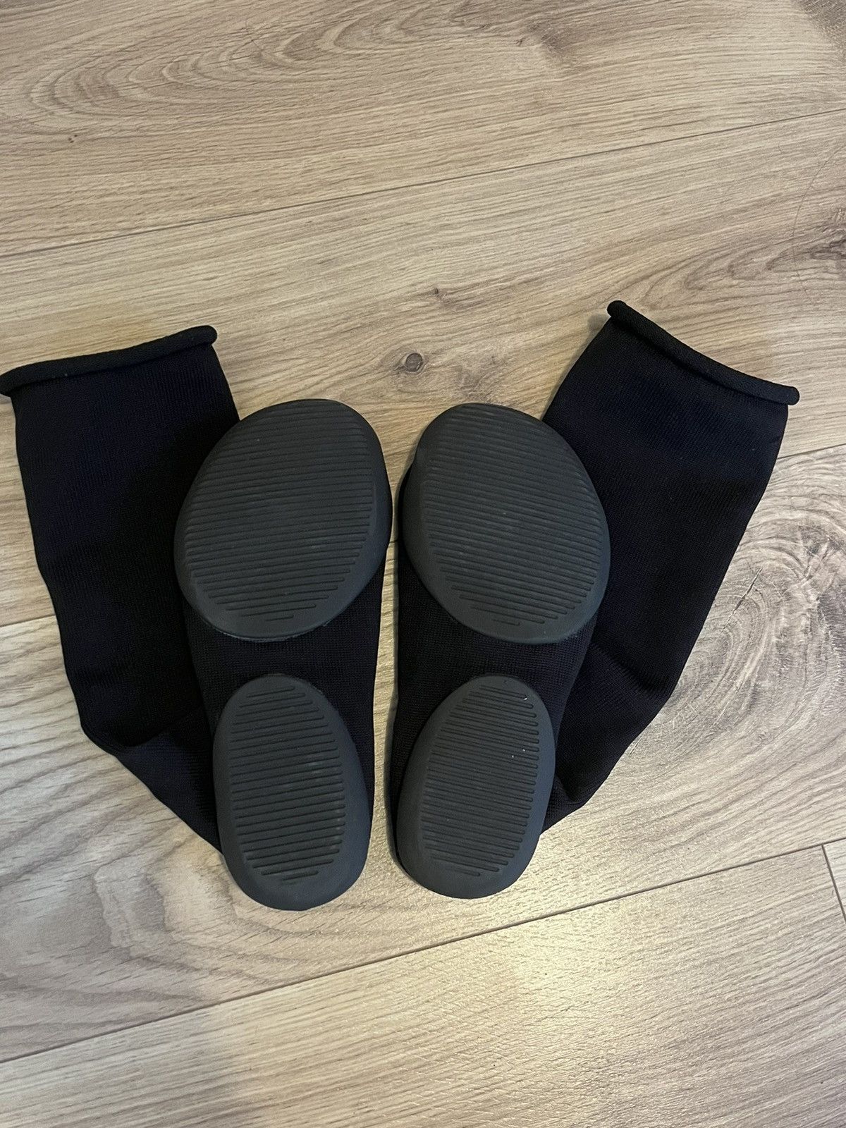 Yeezy Yeezy Pods Size US 7 / EU 40 - 2 Thumbnail