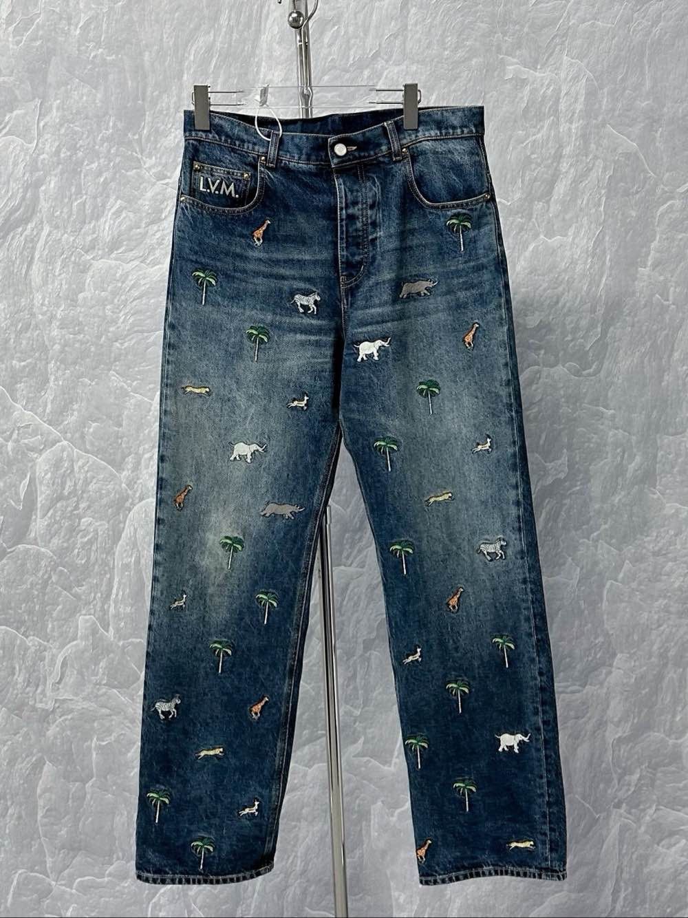 Louis Vuitton Louis Vuitton Animal Embroidery Denim Jeans Size 31 Size US 31 - 1 Thumbnail