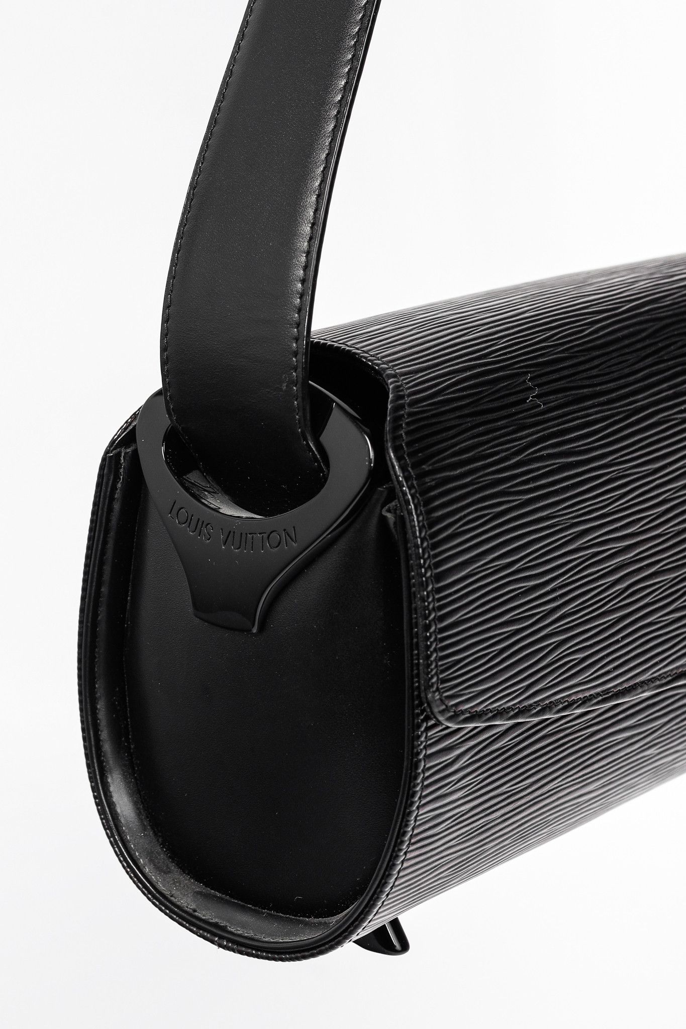 Louis Vuitton Louis Vuitton Nocturne PM Black Epi Leather Baguette Size ONE SIZE - 8 Thumbnail