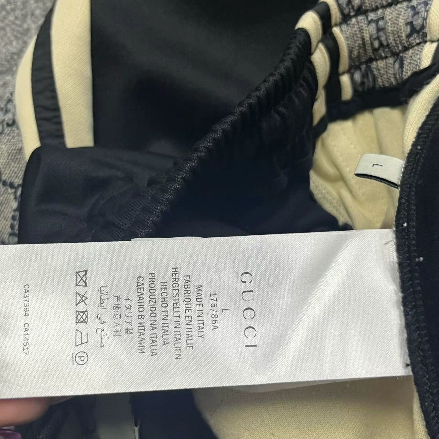 Gucci gucci black classic gg logo jogger pants Size US 32 / EU 48 - 3 Thumbnail