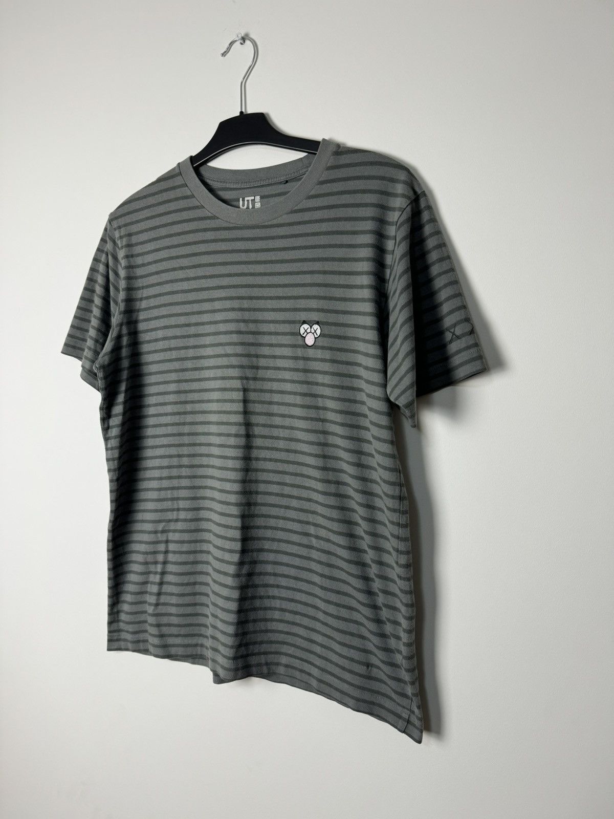 Japanese Brand Rare Kaws x Uniqlo tee gray striped Japanese designer Y2K Size US M / EU 48-50 / 2 - 7 Thumbnail